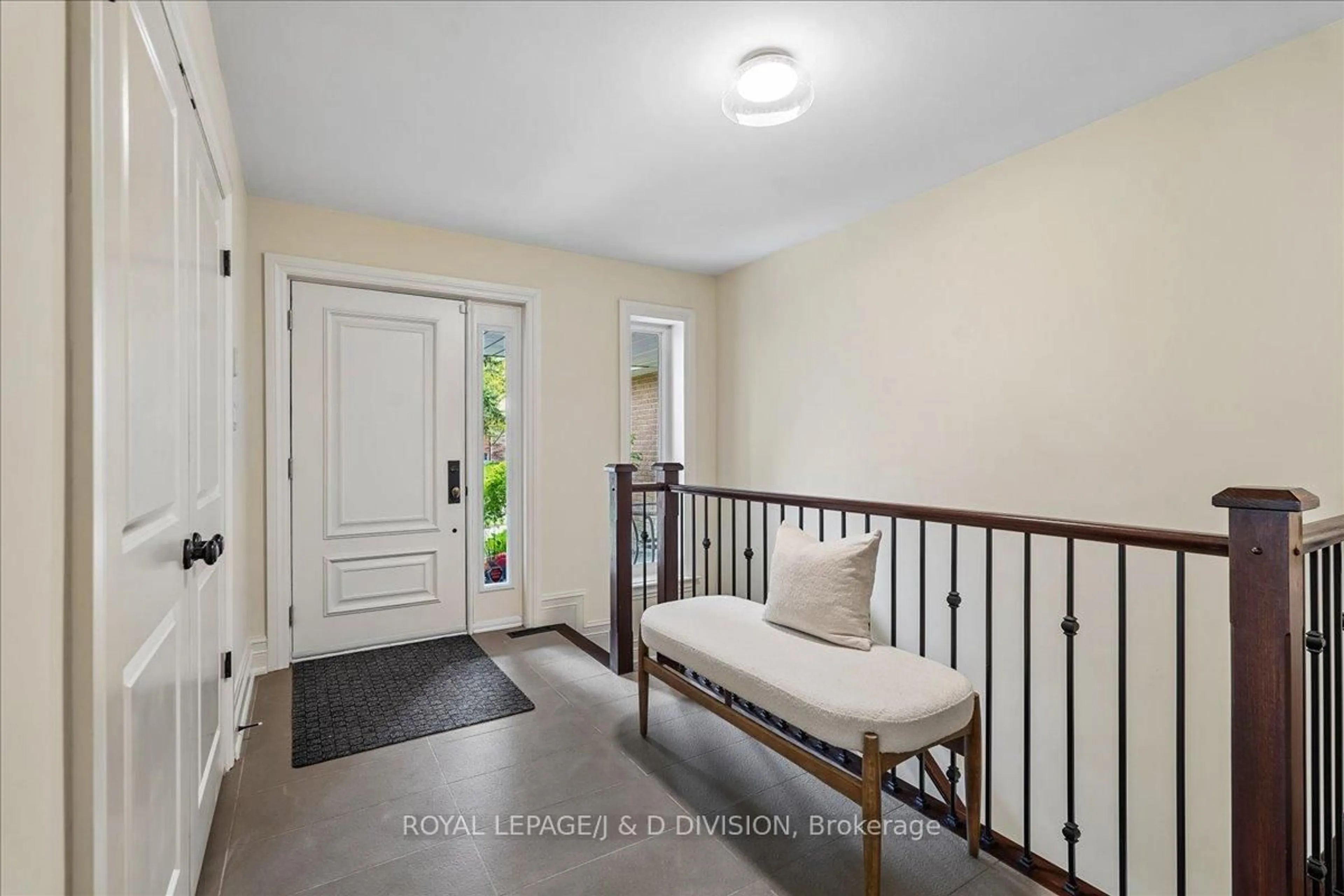 Indoor entryway for 44 George Henry Blvd, Toronto Ontario M2J 1E2