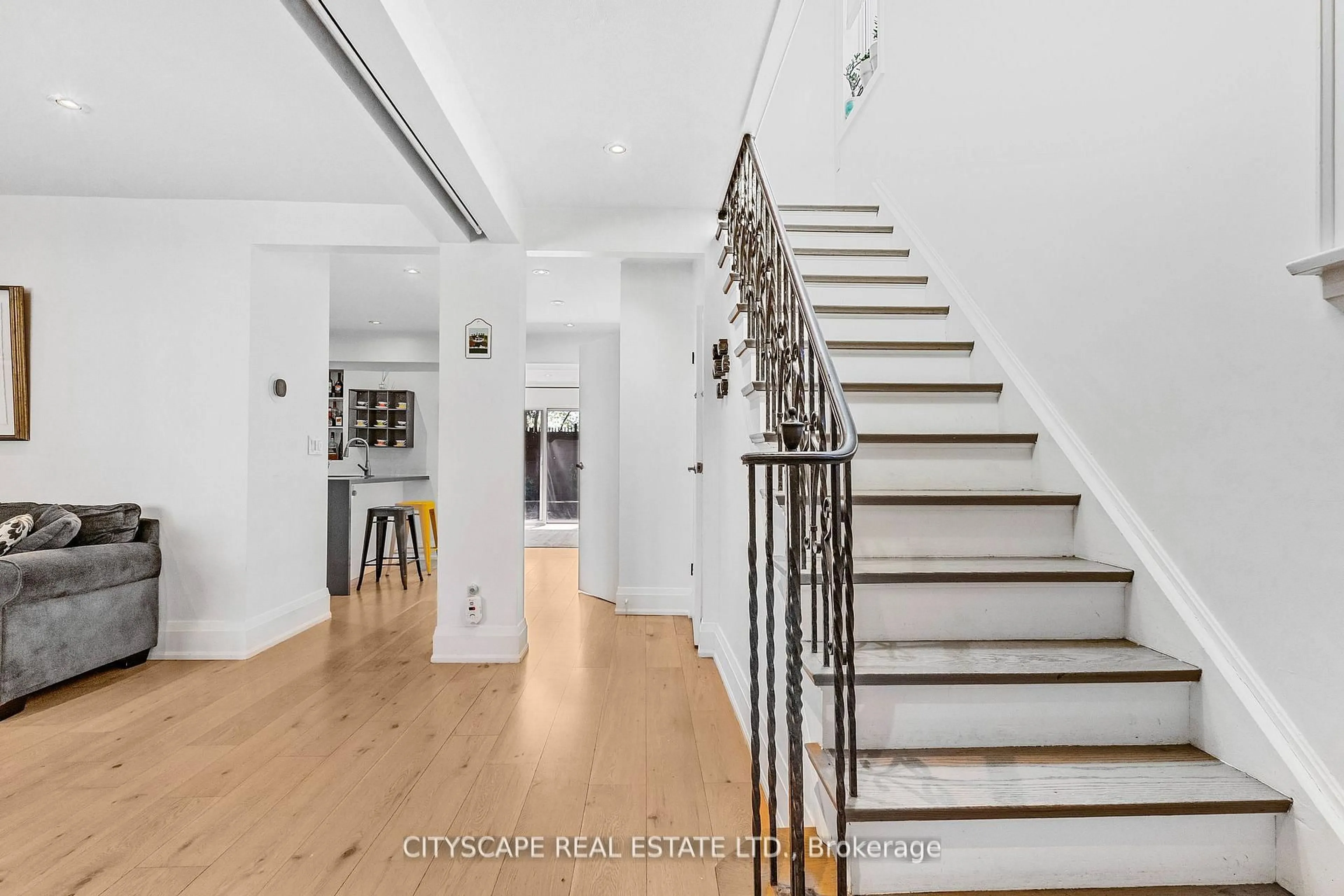 Unknown for 555 Castlefield Ave, Toronto Ontario M5N 1L7