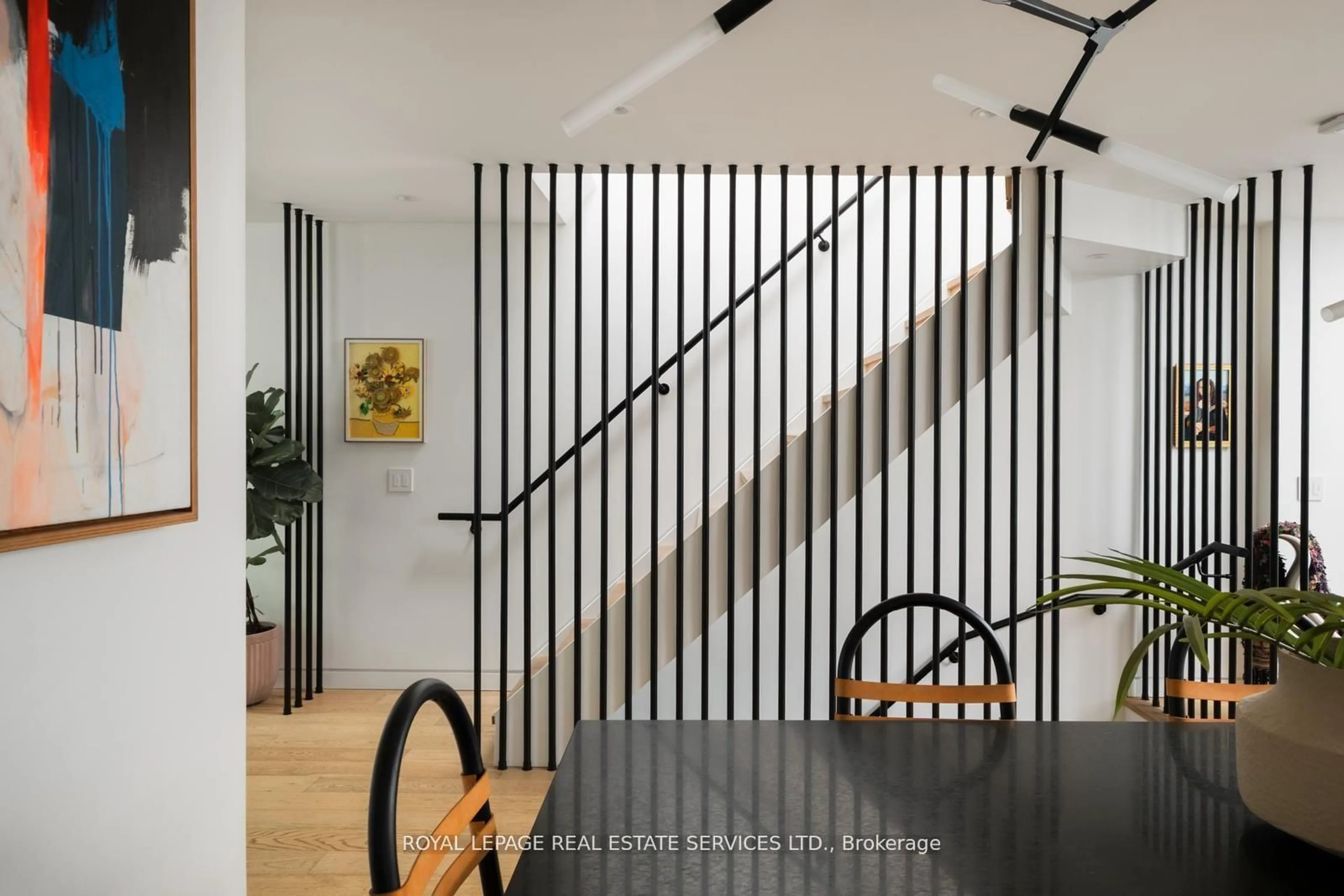 Indoor entryway for 390 Wellesley St #16, Toronto Ontario M4X 1H6