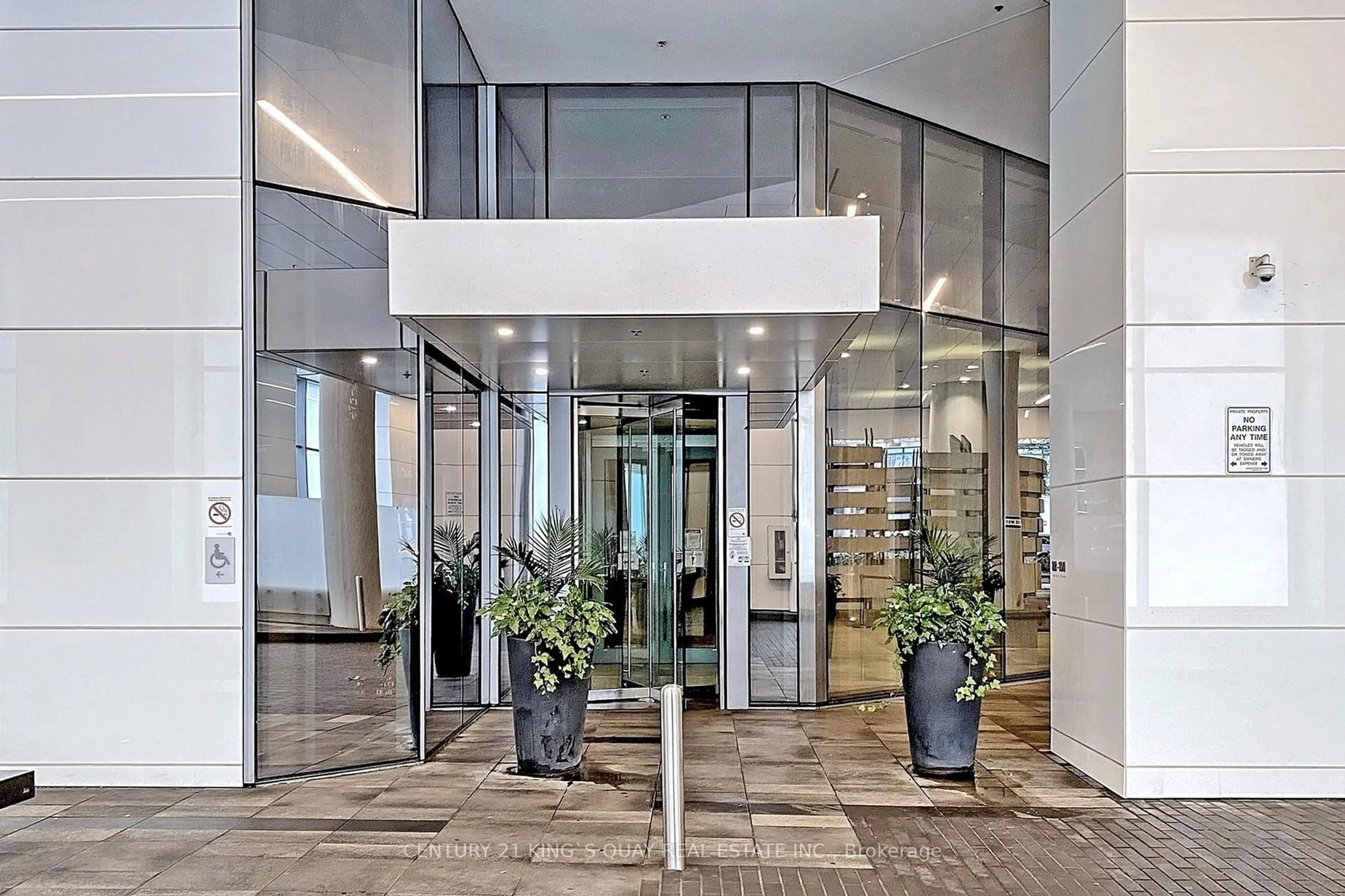 Indoor foyer for 88 Harbour St #4204, Toronto Ontario M5J 1B7