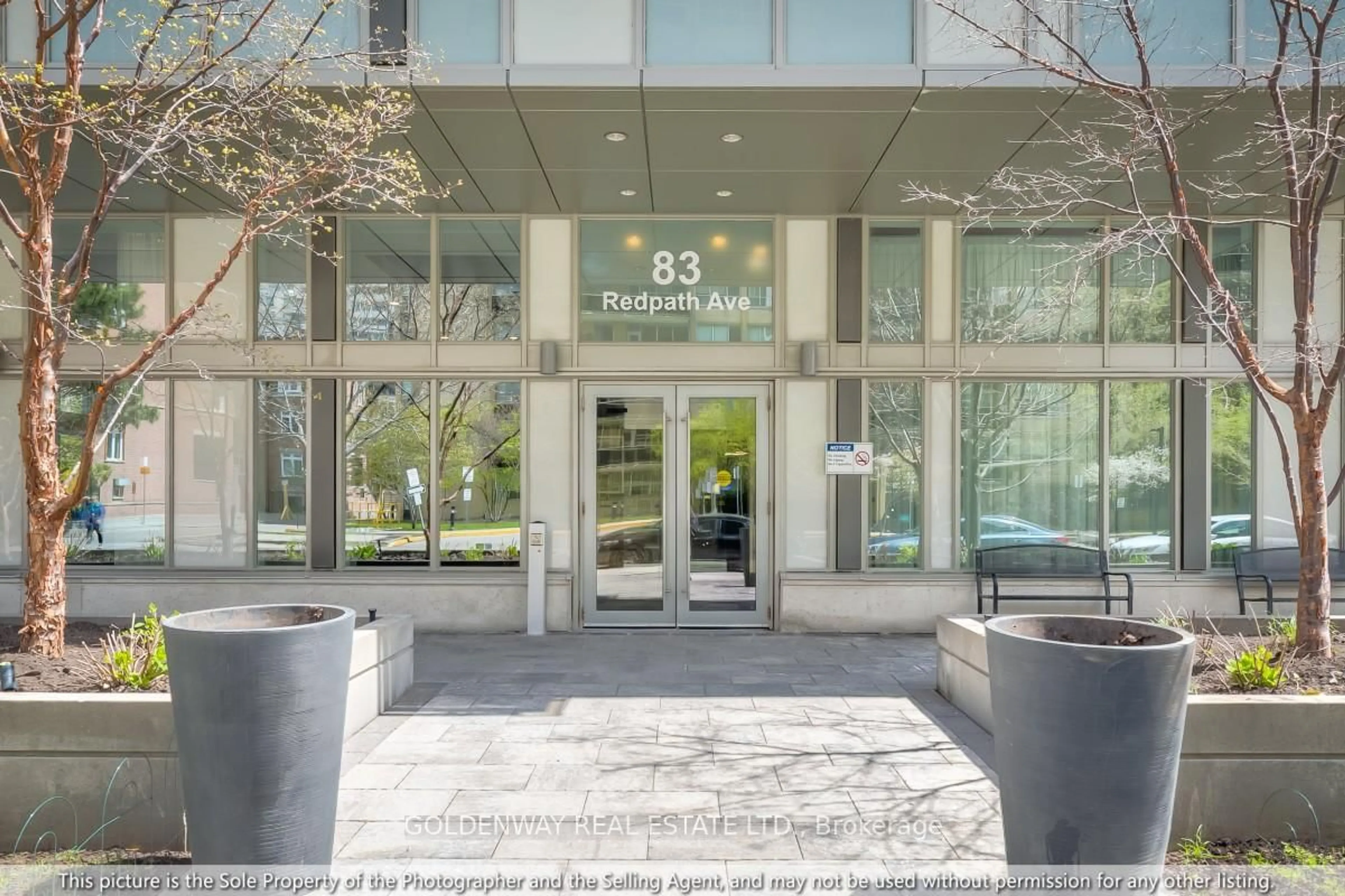 Indoor foyer for 83 Redpath Ave #401, Toronto Ontario M4S 0A2