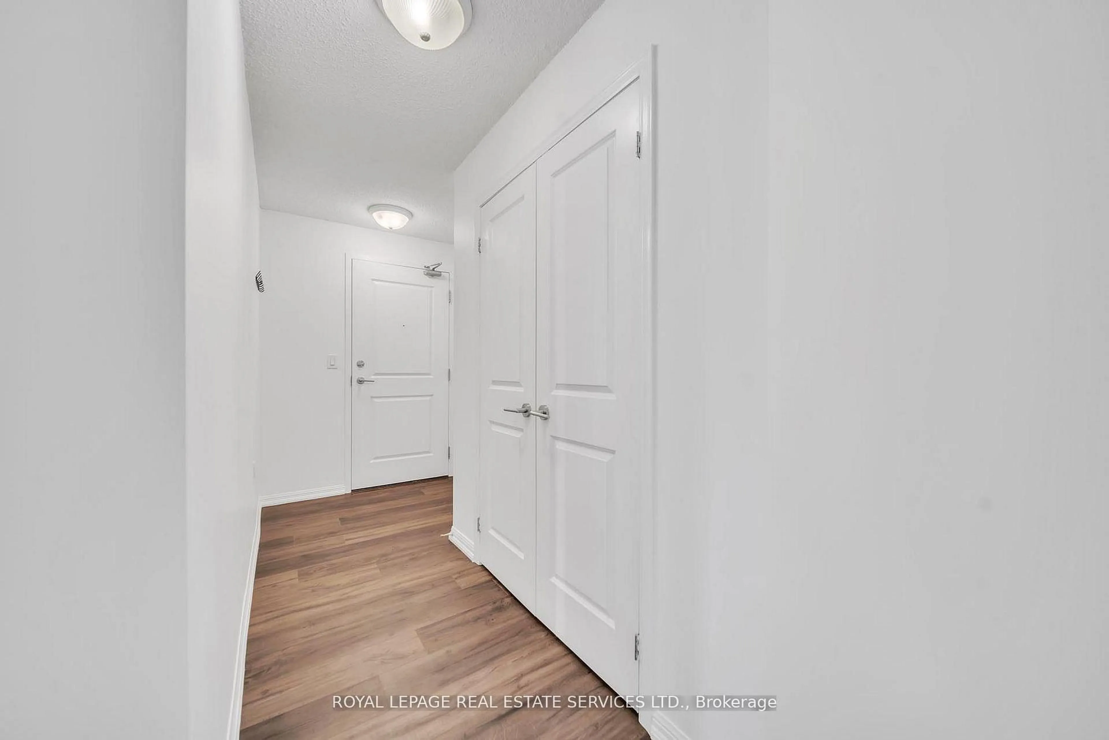Indoor entryway for 125 Western Battery Rd #502, Toronto Ontario M6K 3R8