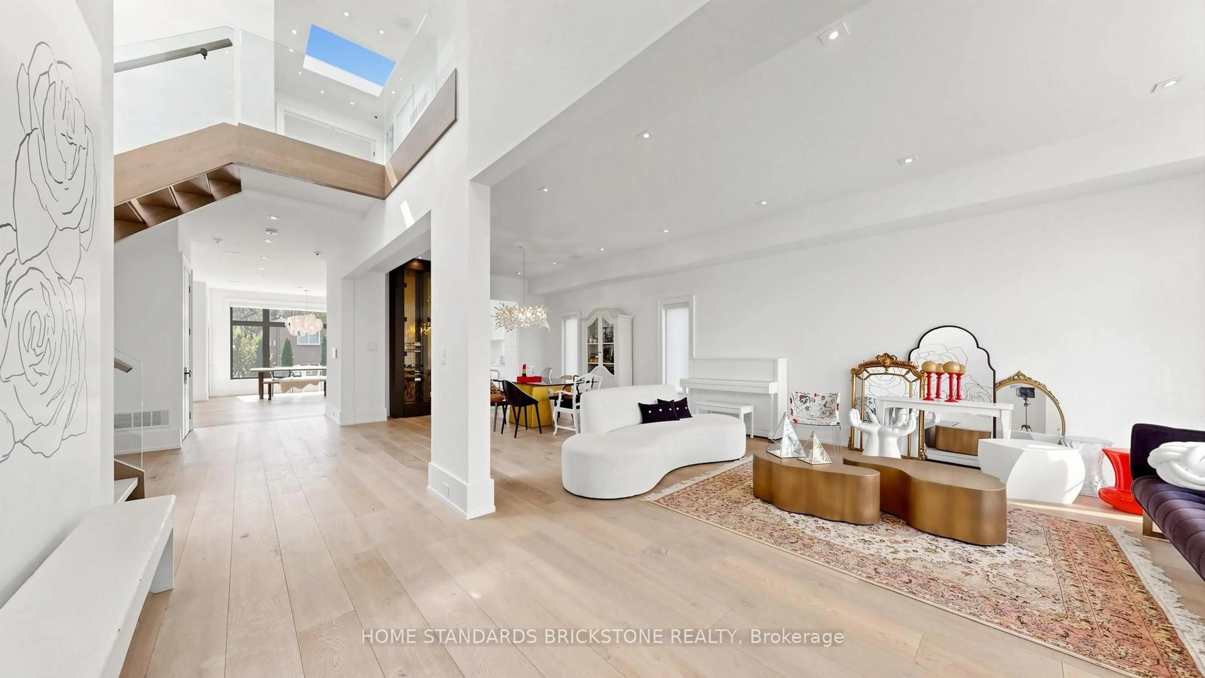 Indoor foyer for 10 Alonzo Rd, Toronto Ontario M2R 1T5