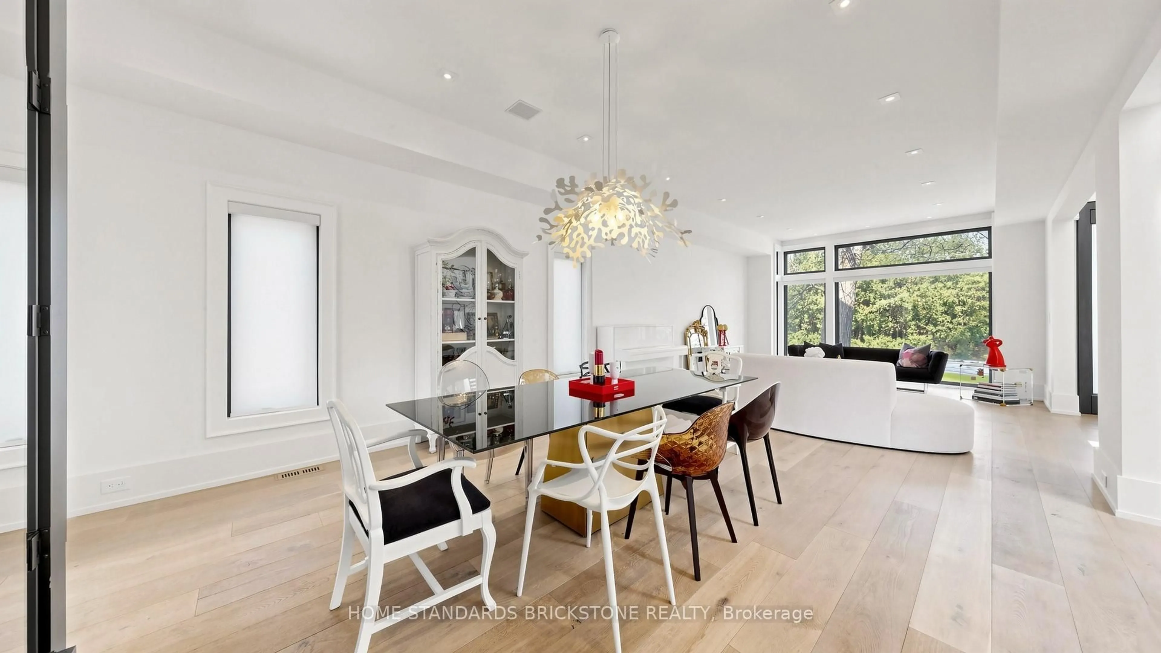 Dining room, wood/laminate floor for 10 Alonzo Rd, Toronto Ontario M2R 1T5