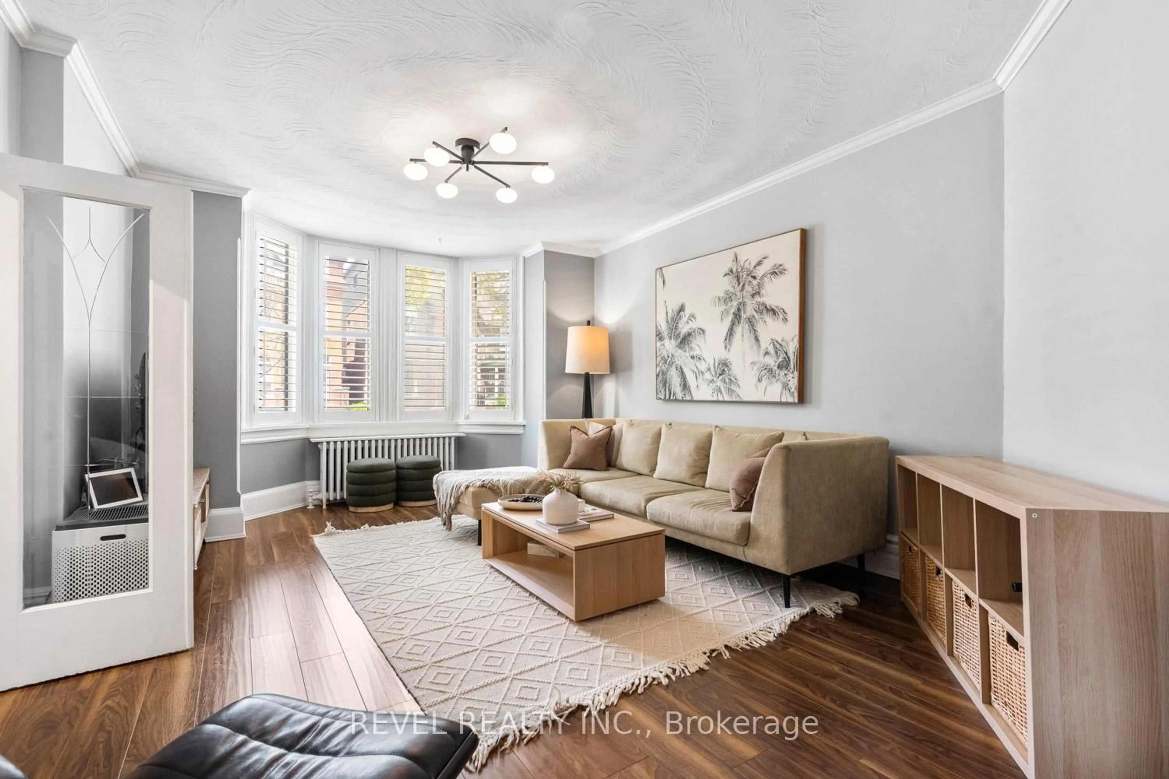 Living room with furniture, unknown for 29 Shannon St, Toronto Ontario M6J 2E6