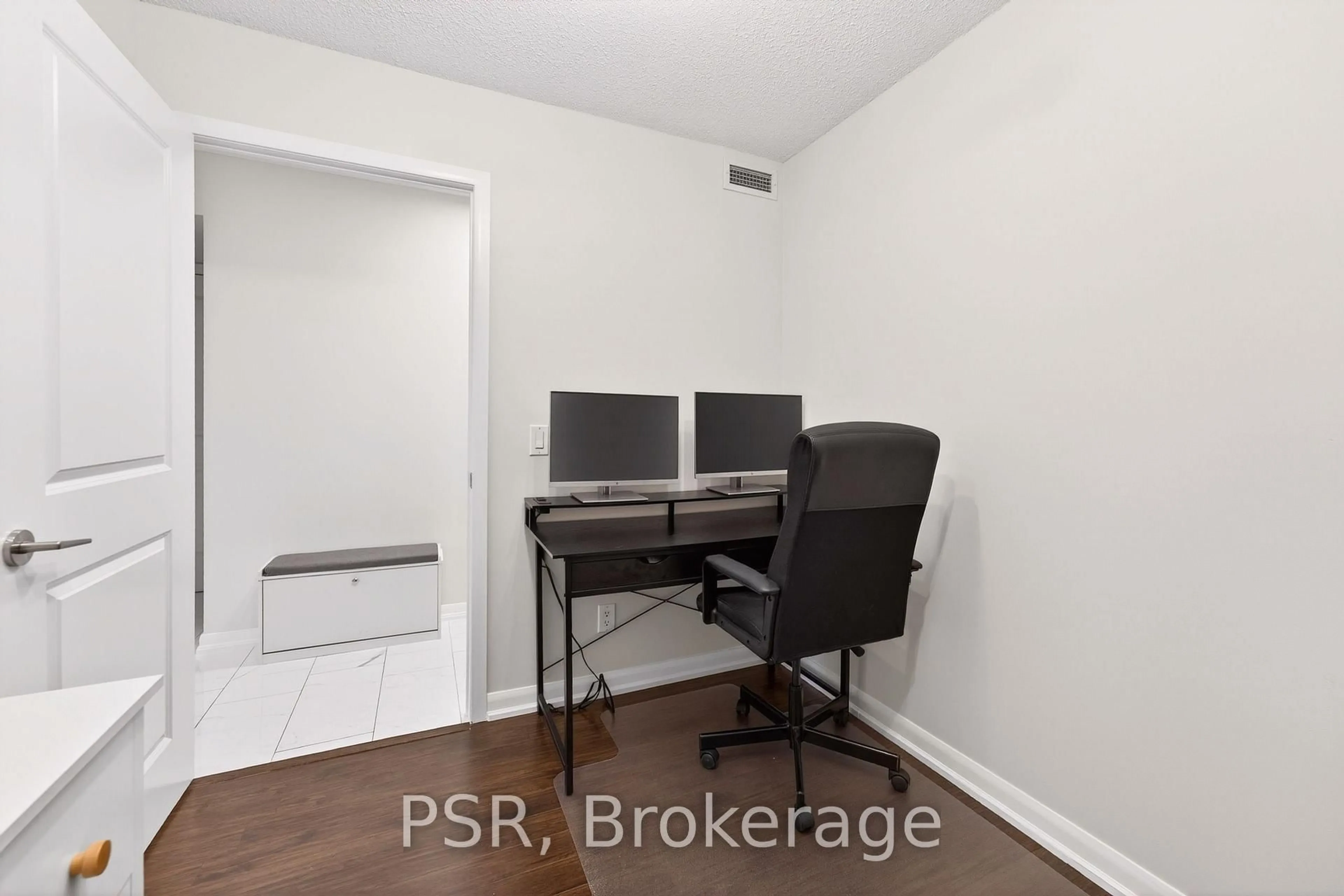 A pic of a room for 4978 Yonge St #2601, Toronto Ontario M2N 7G8