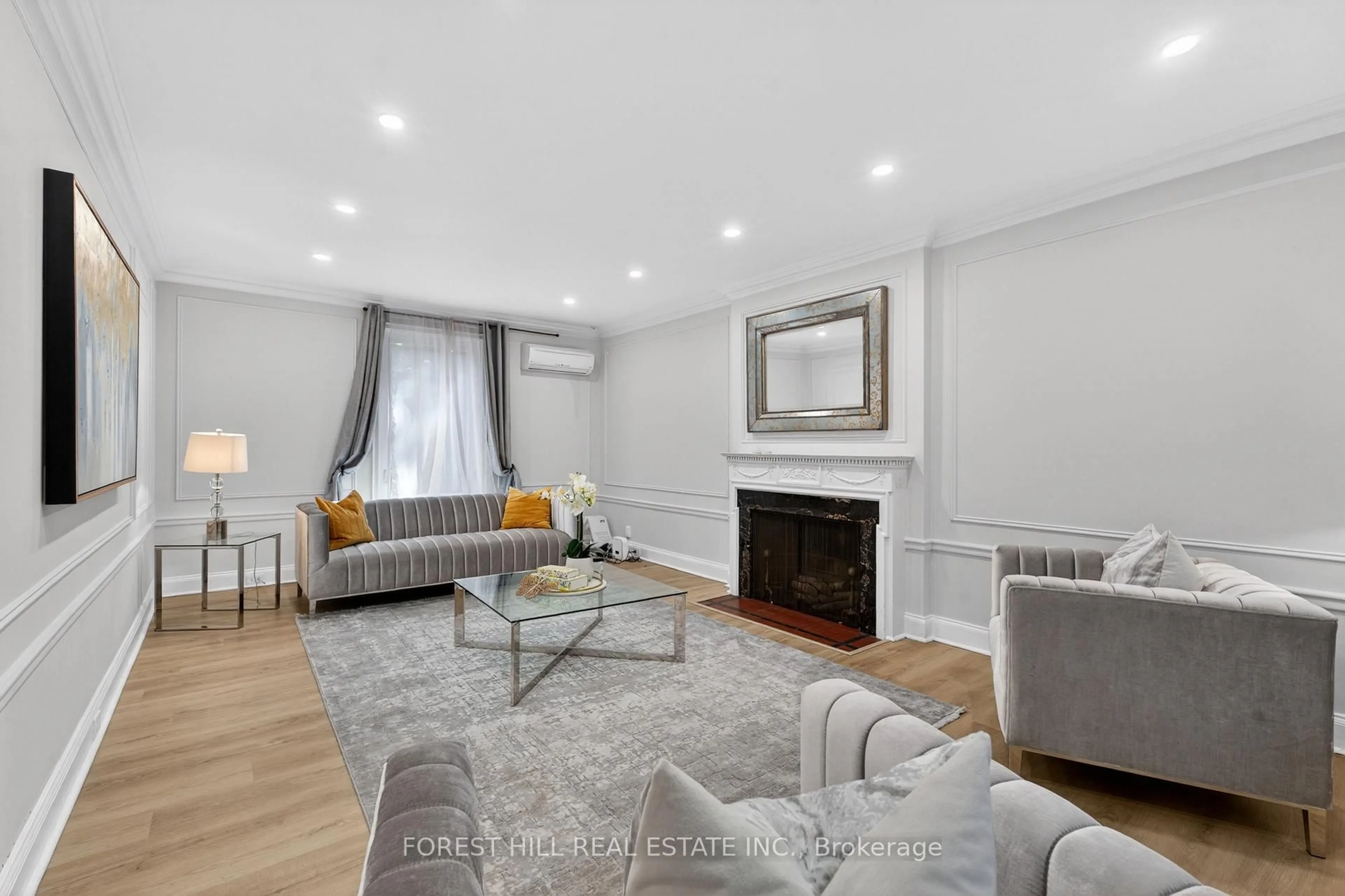 Living room with furniture, unknown for 603 Spadina Rd, Toronto Ontario M5P 2X1
