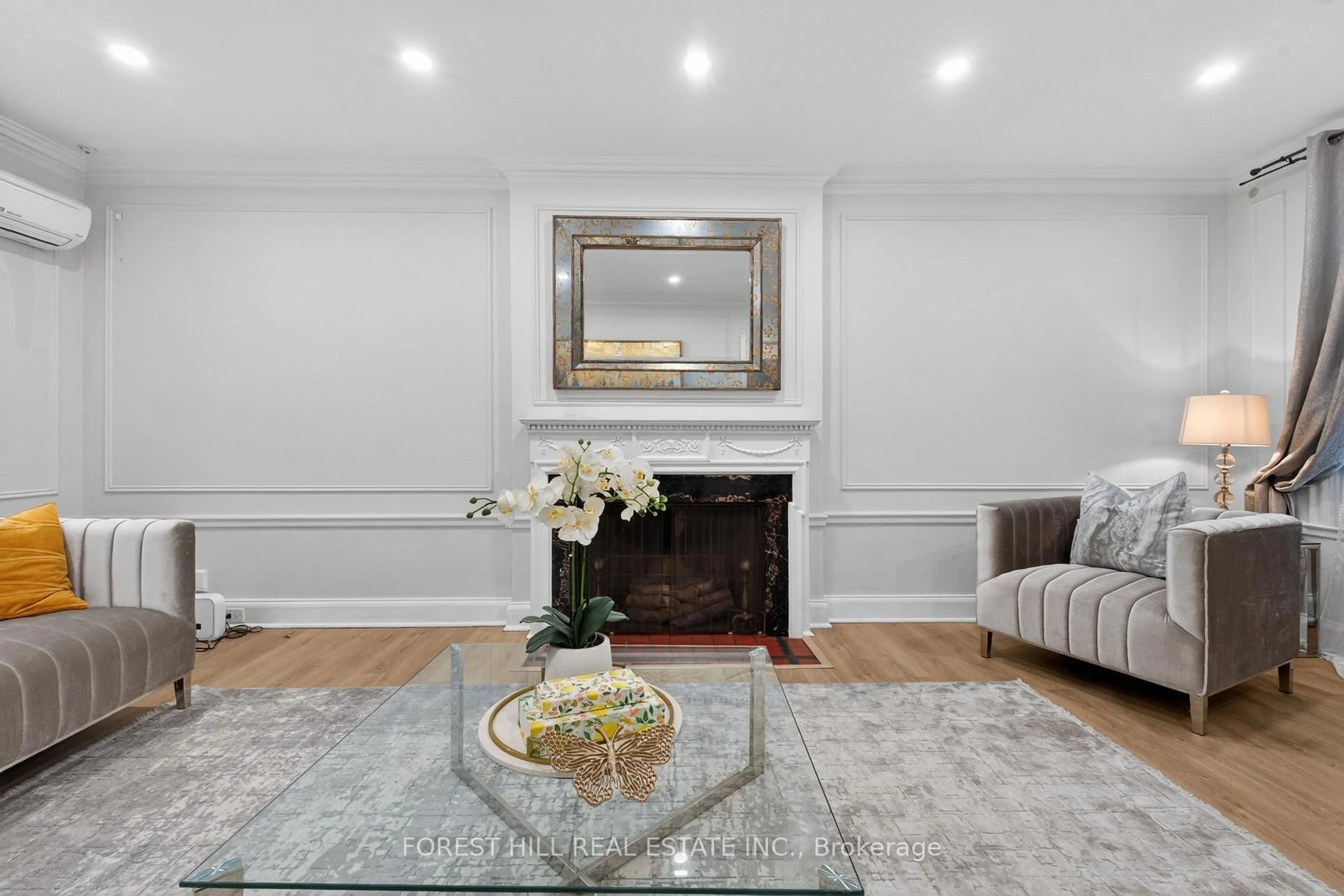 Living room with furniture, unknown for 603 Spadina Rd, Toronto Ontario M5P 2X1