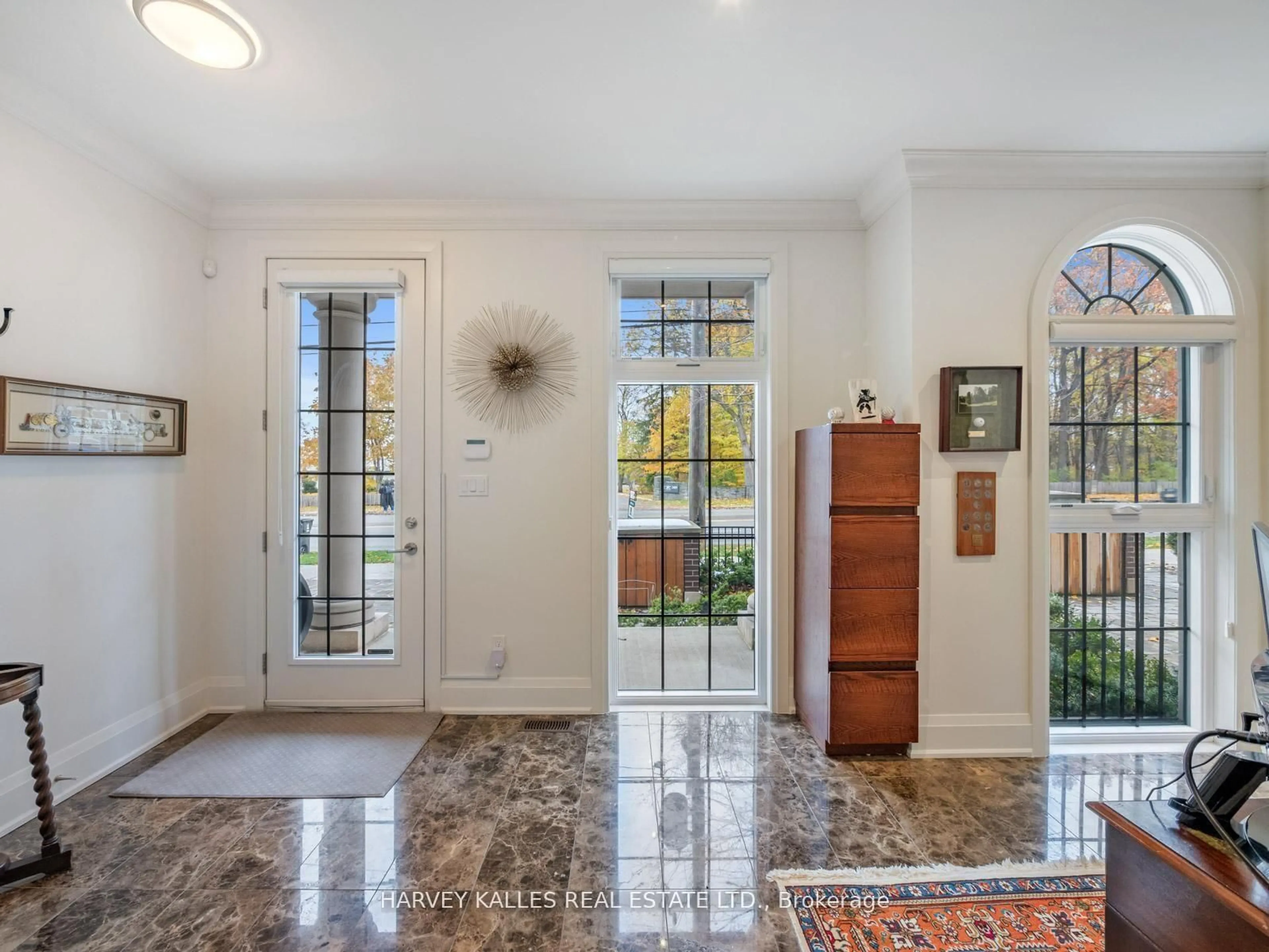 Indoor entryway for 2460A Bayview Ave, Toronto Ontario M2L 0A3