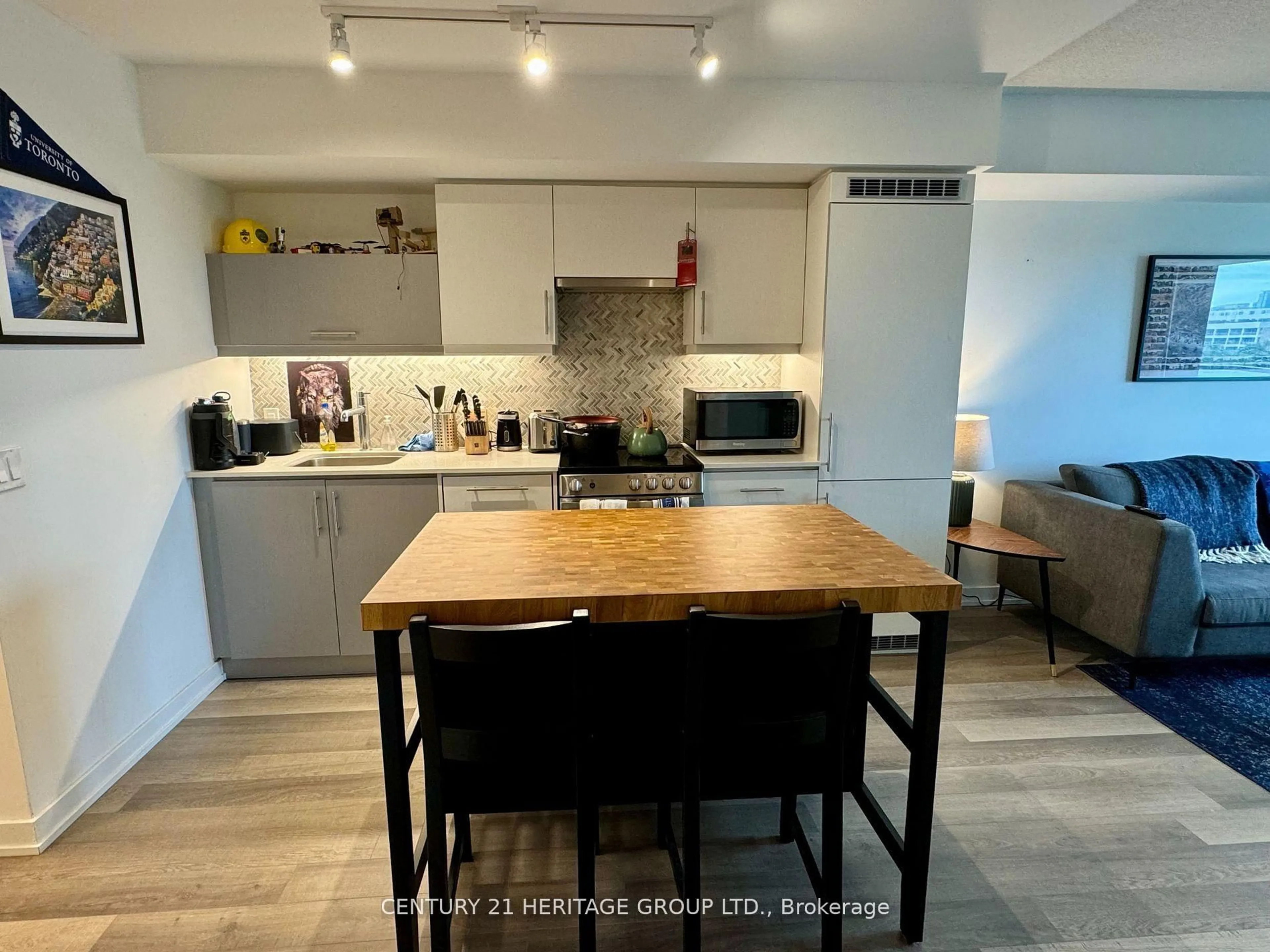 Unknown for 181 Huron St #602, Toronto Ontario M5T 2B6