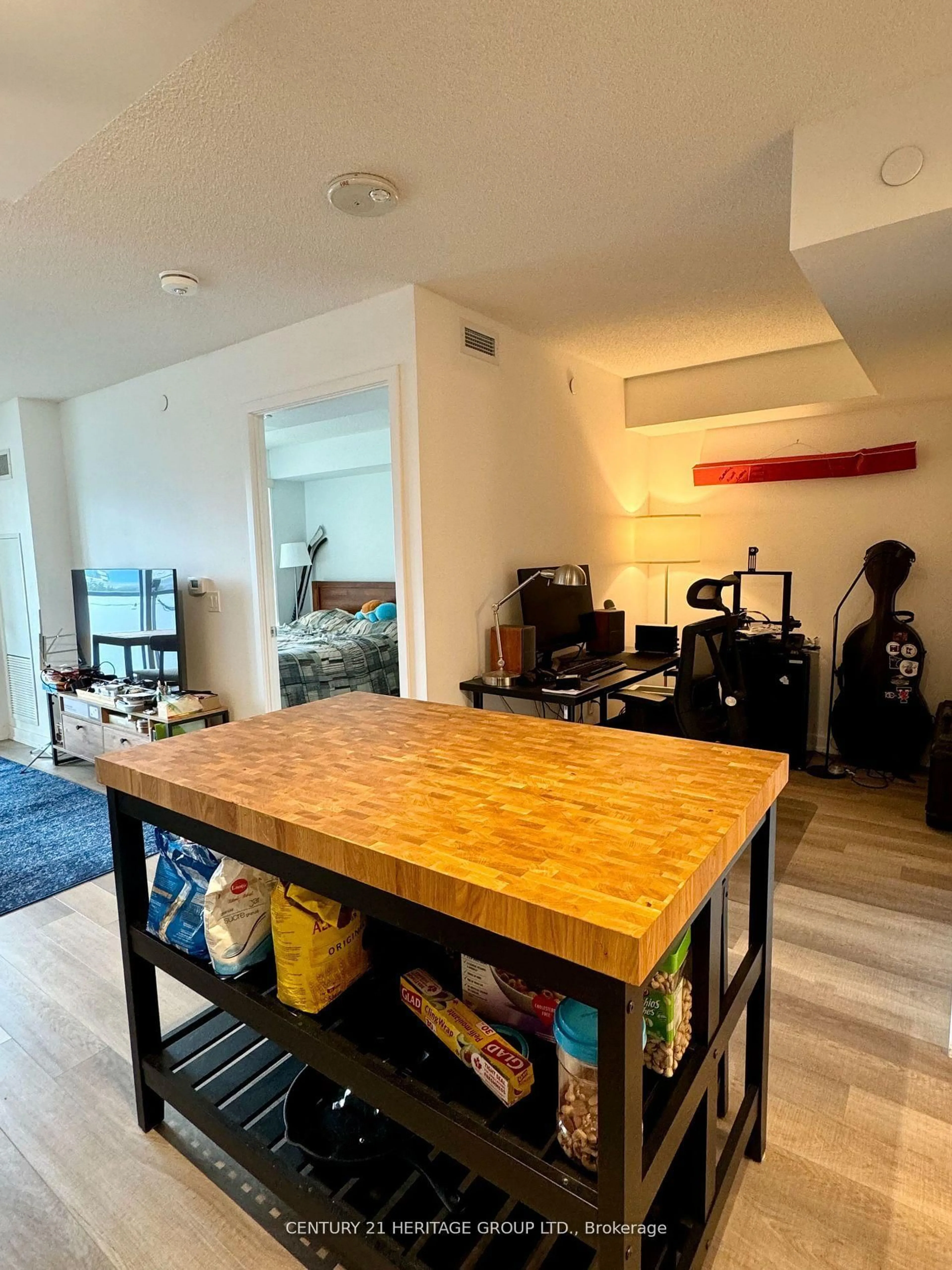 Unknown for 181 Huron St #602, Toronto Ontario M5T 2B6