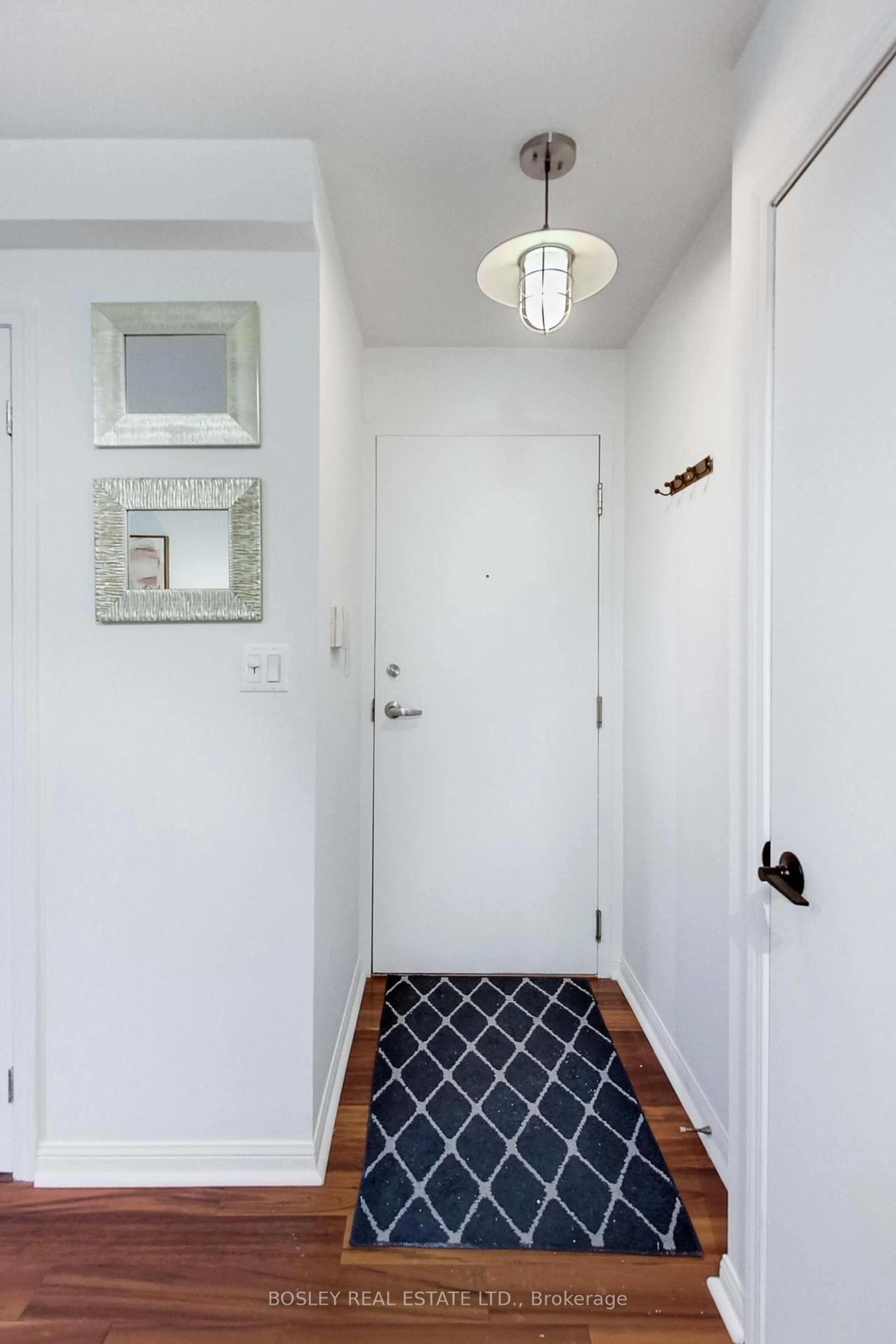 Indoor entryway for 119 Merton St #215, Toronto Ontario M4S 3G5