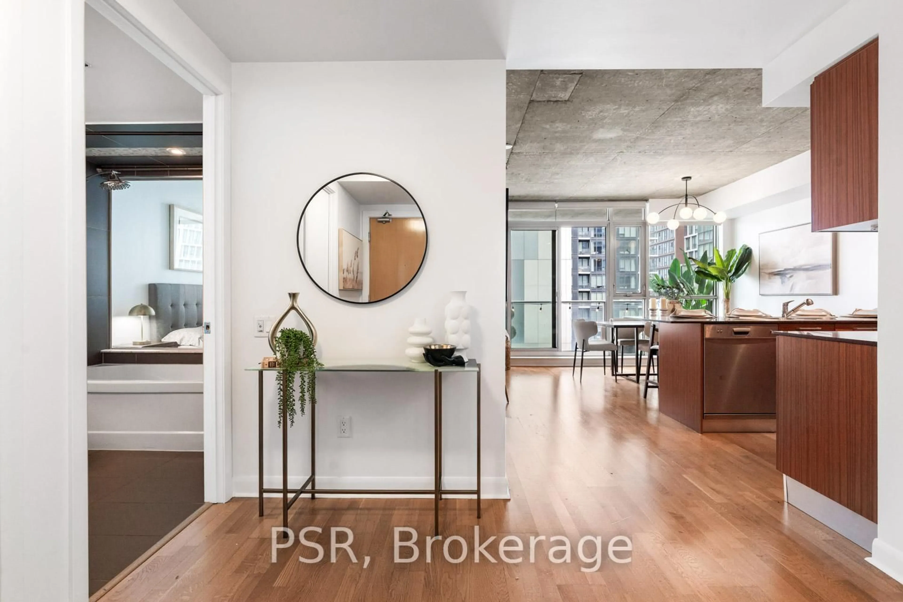 Indoor entryway for 375 King St #2805, Toronto Ontario M5V 1K1