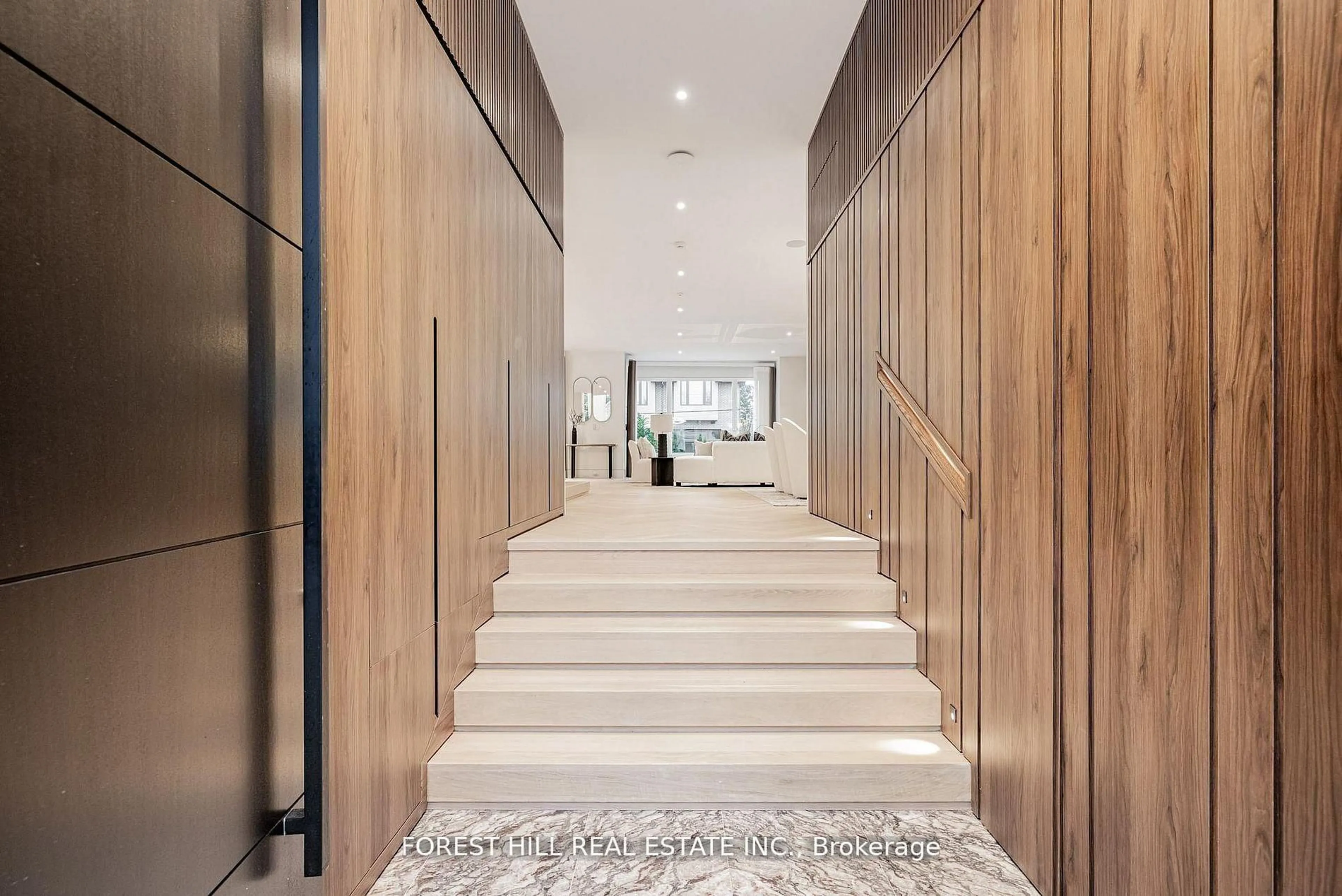 Indoor foyer for 167 Church Ave, Toronto Ontario M2N 4G4