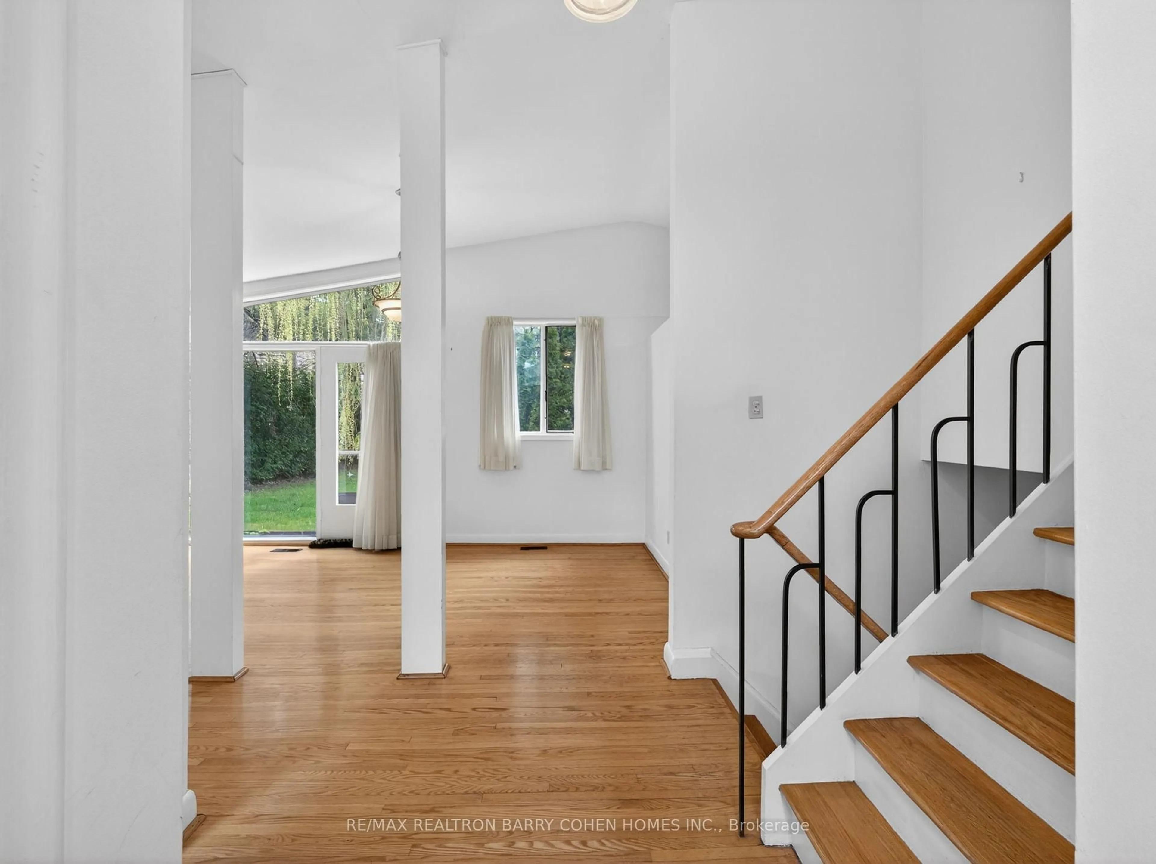 Indoor foyer for 4 Malabar Pl, Toronto Ontario M3B 1A5