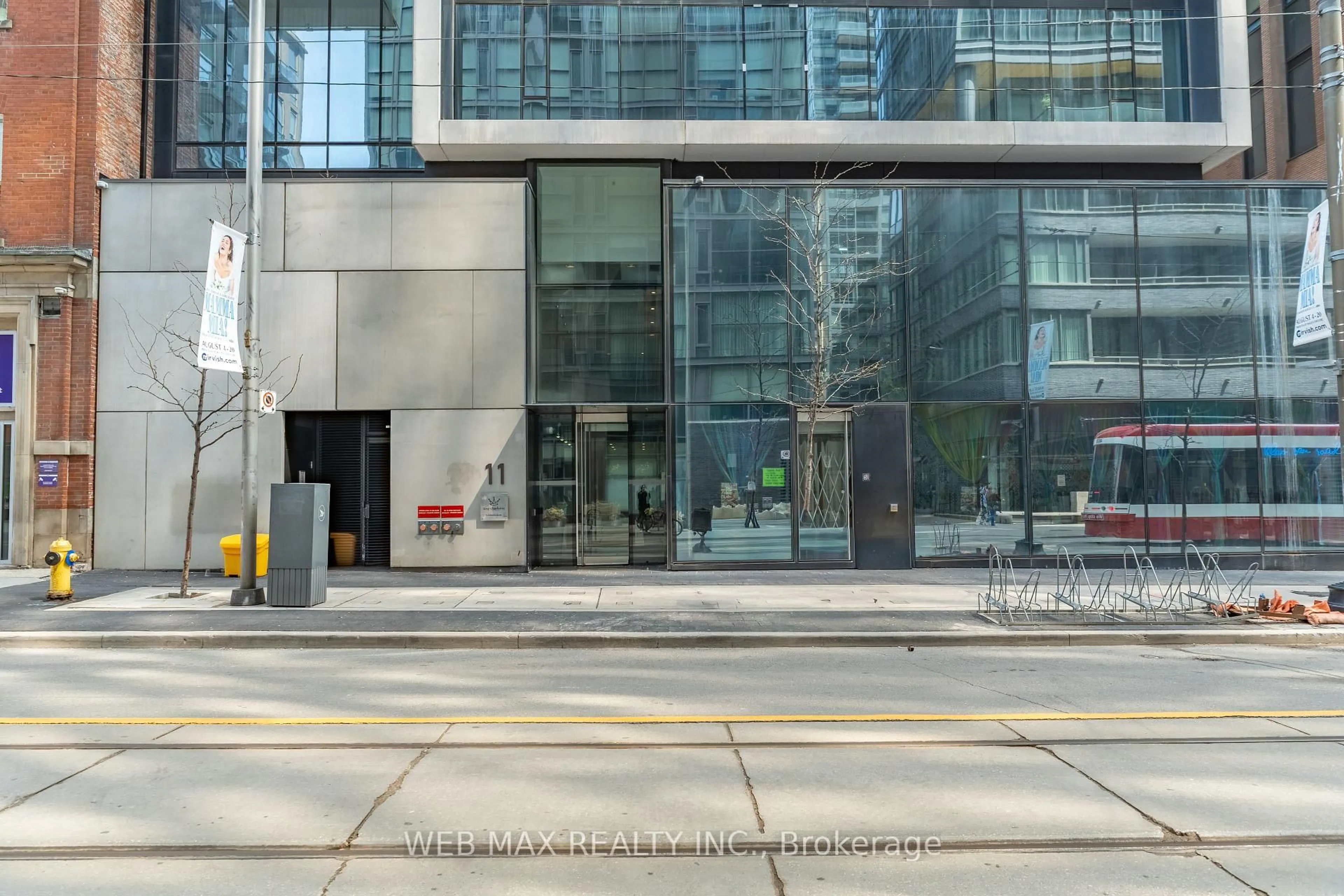 Indoor foyer for 11 Charlotte St #2102, Toronto Ontario M5V 2H5