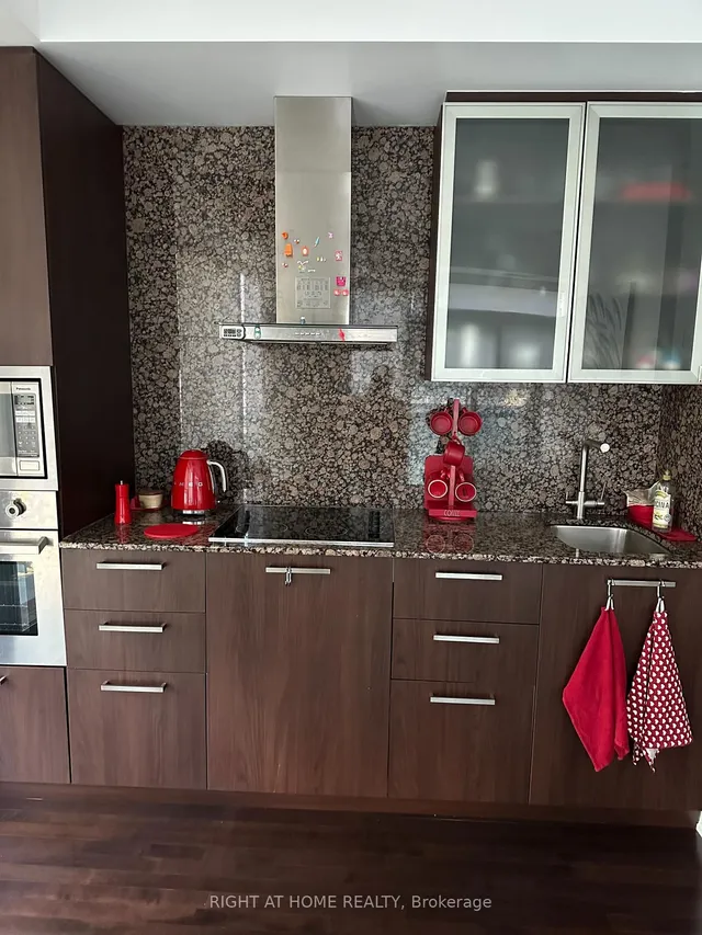 14 York St #511, Toronto 2
