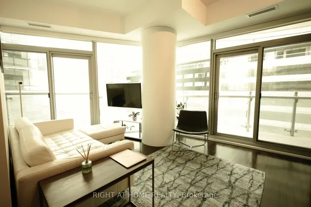 14 York St #511, Toronto 3