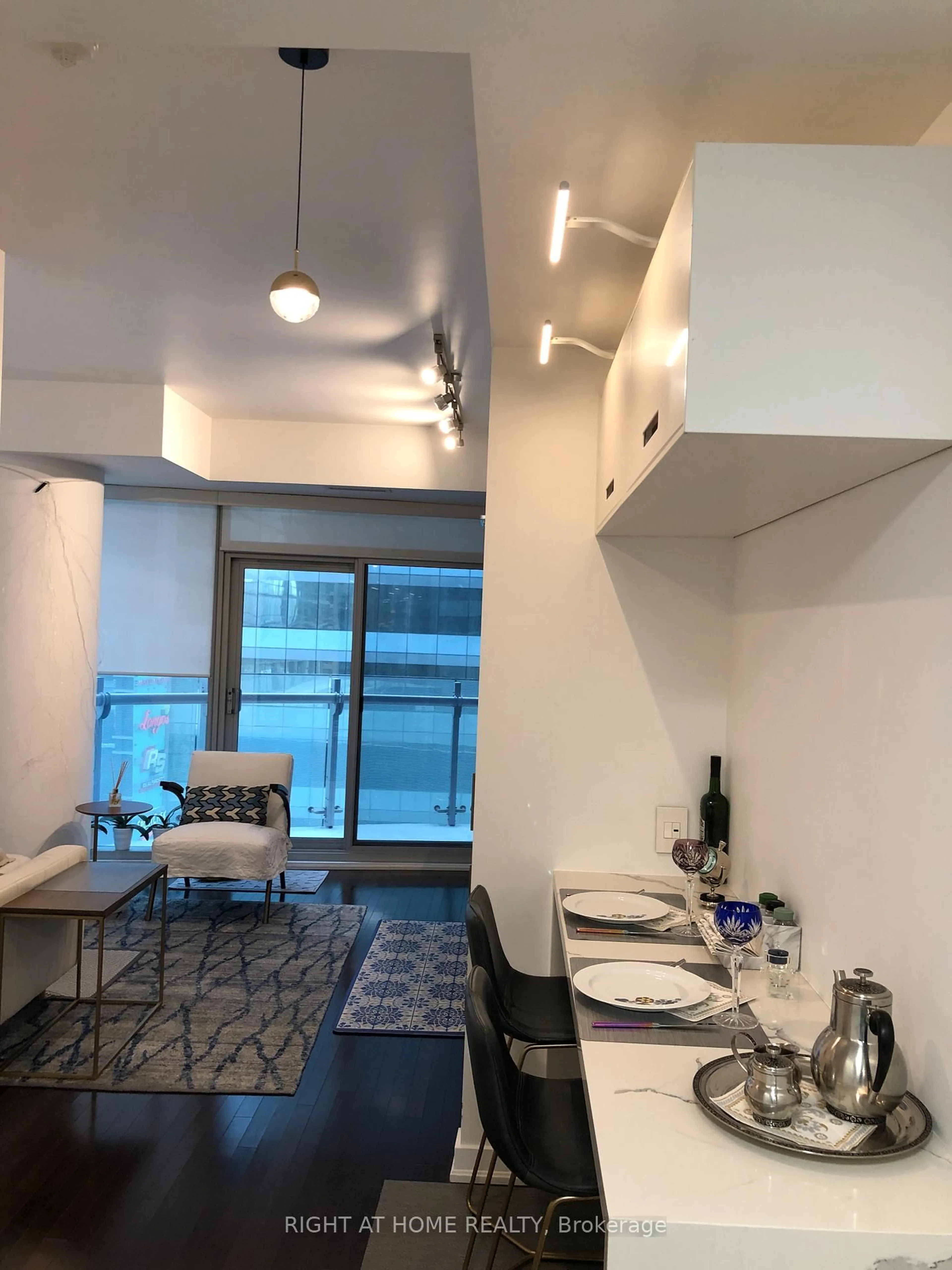 A pic of a room for 14 York St #511, Toronto Ontario M5J 0B1