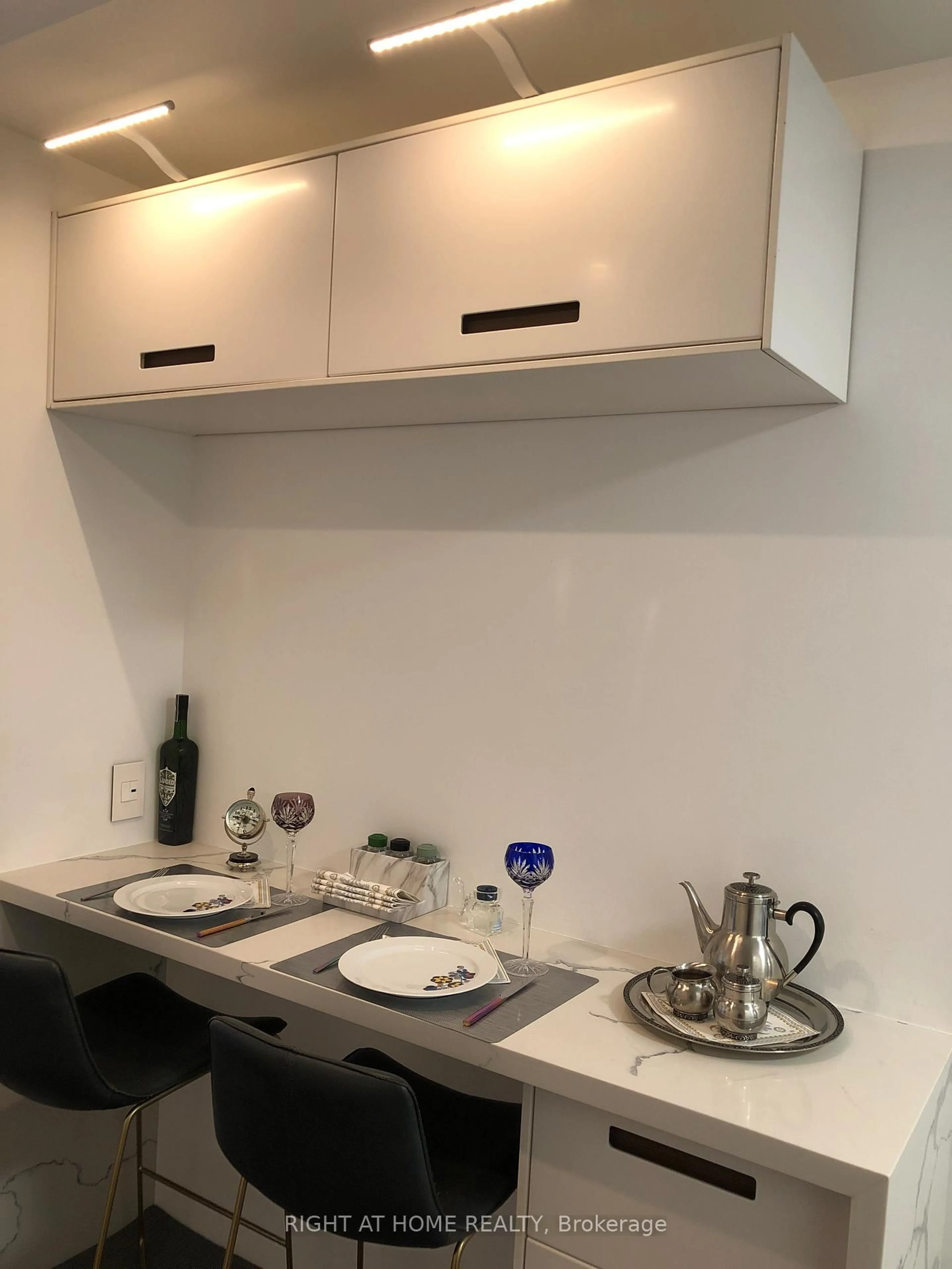 Standard kitchen, unknown for 14 York St #511, Toronto Ontario M5J 0B1
