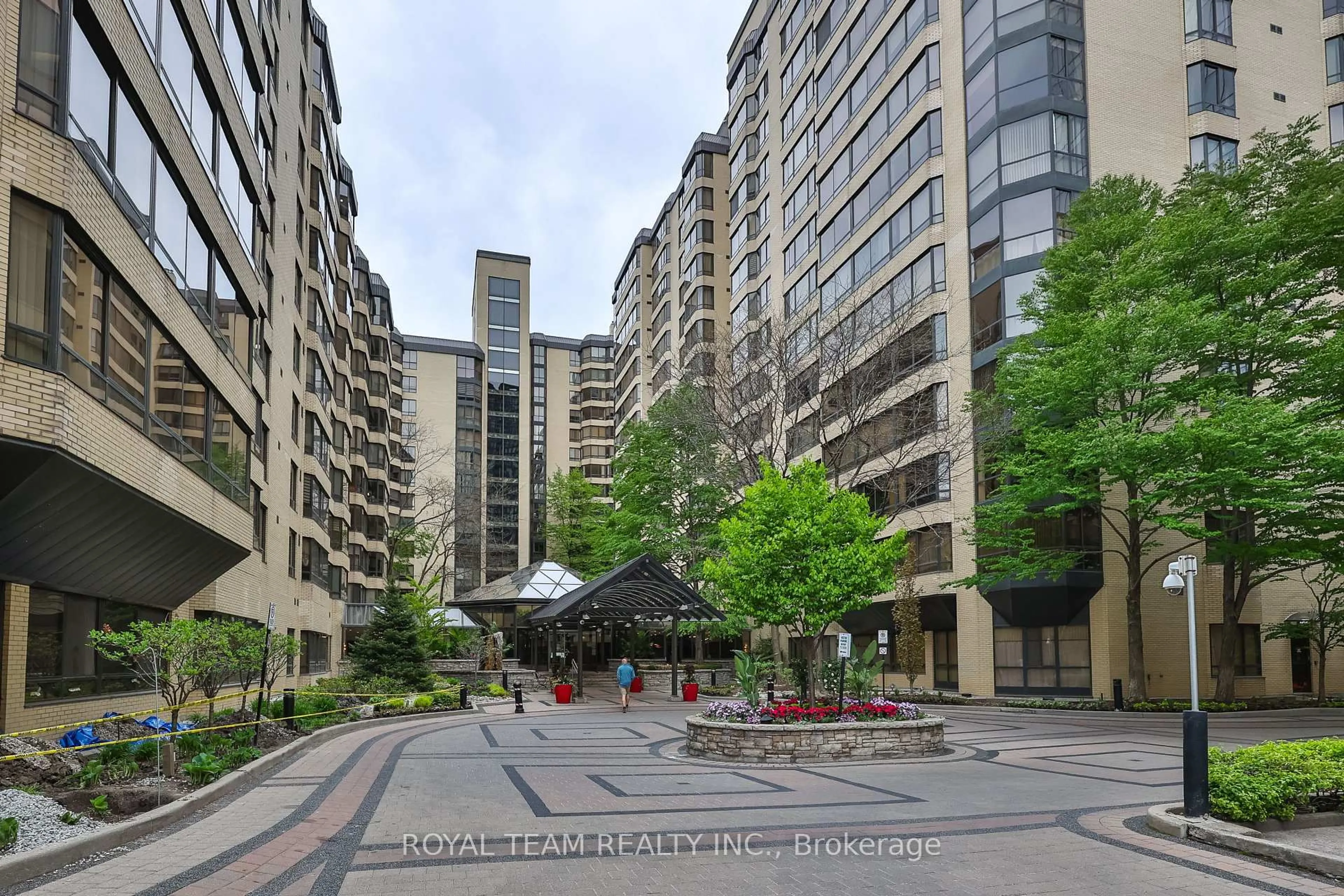 Patio, street for 211 Saint Patrick St #C-PH 10, Toronto Ontario M5T 2Y9