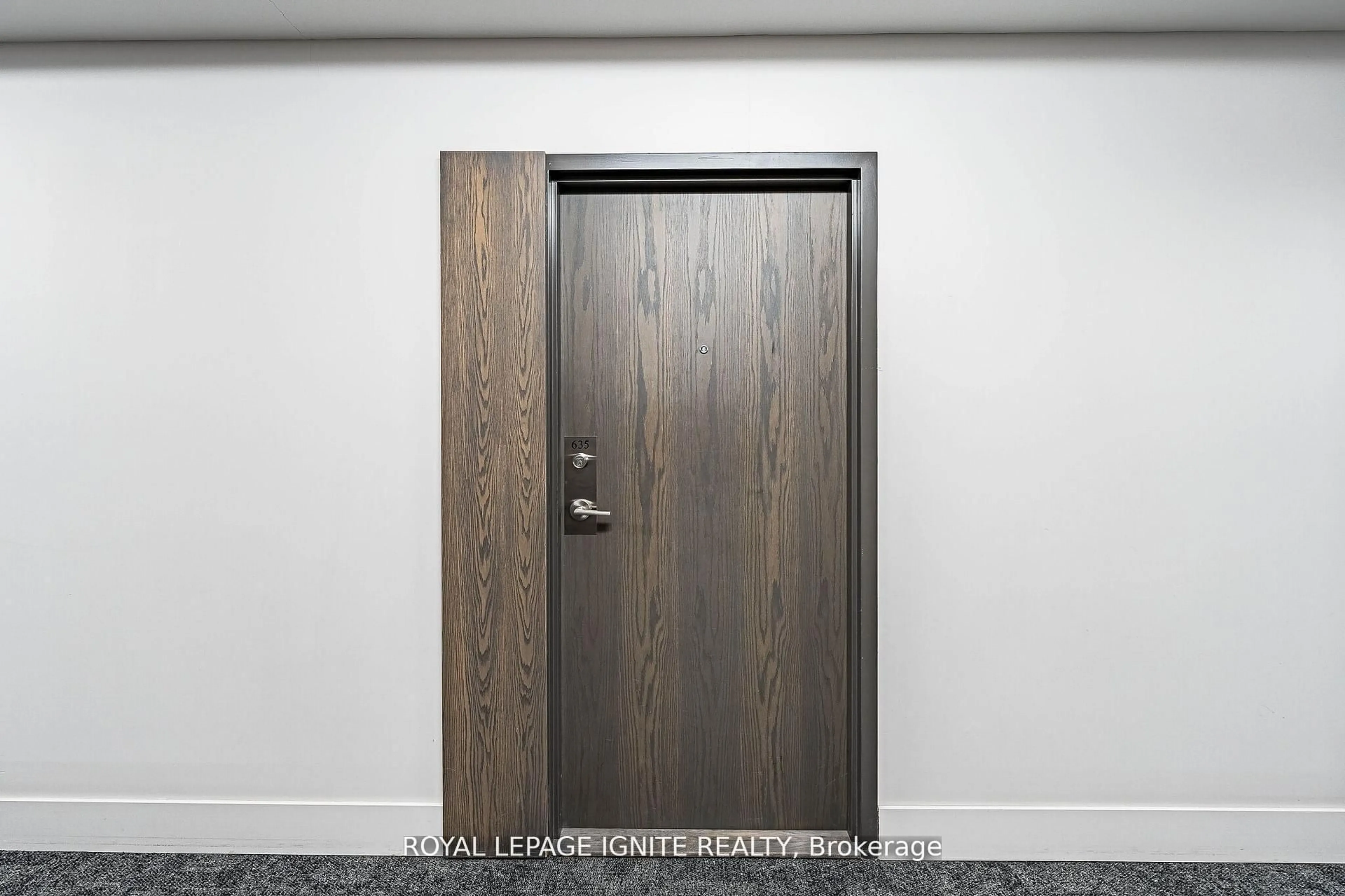 Indoor entryway for 68 Abell St #635, Toronto Ontario M6J 0B1