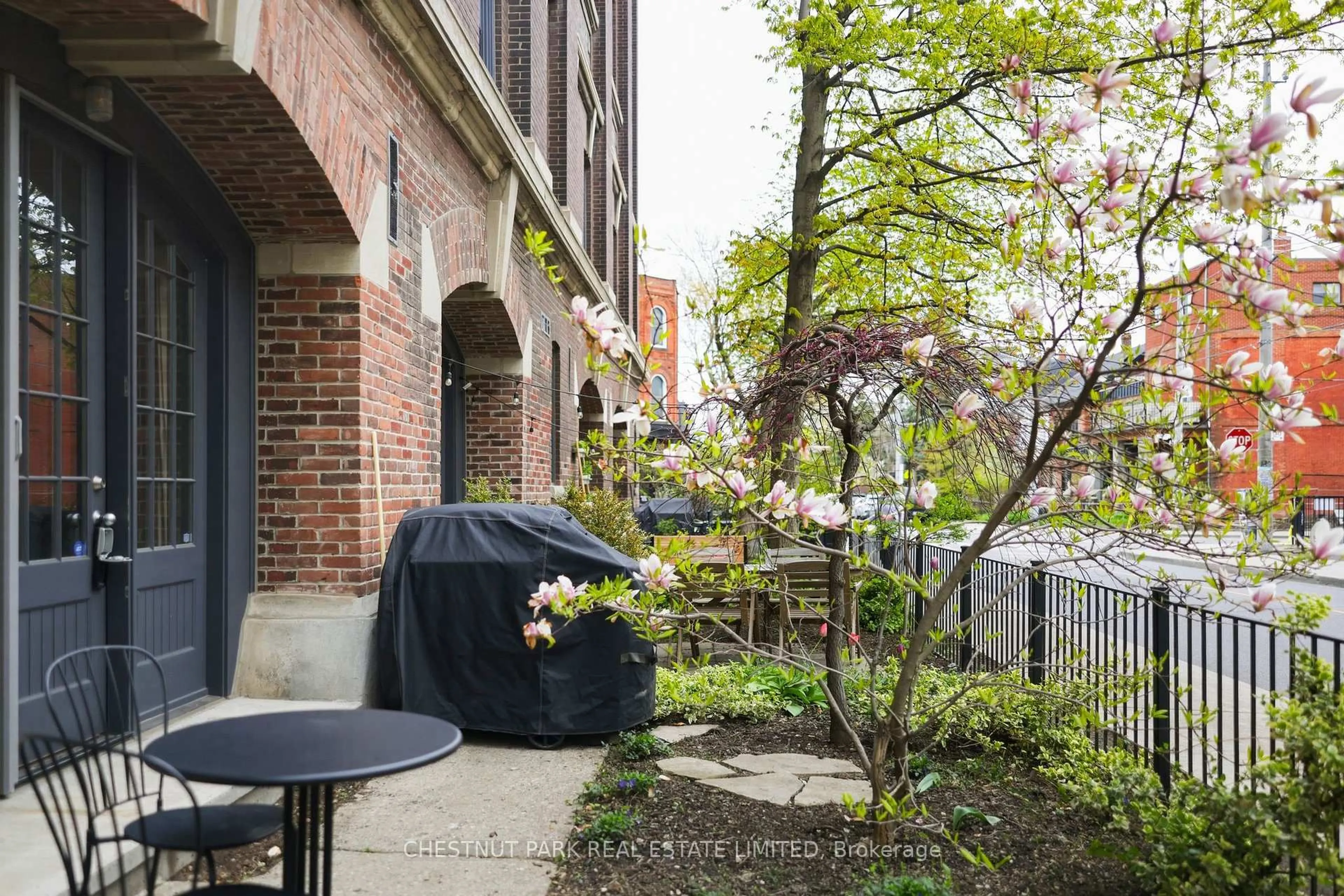 Patio, street for 183 Dovercourt Rd #107, Toronto Ontario M6J 3C1