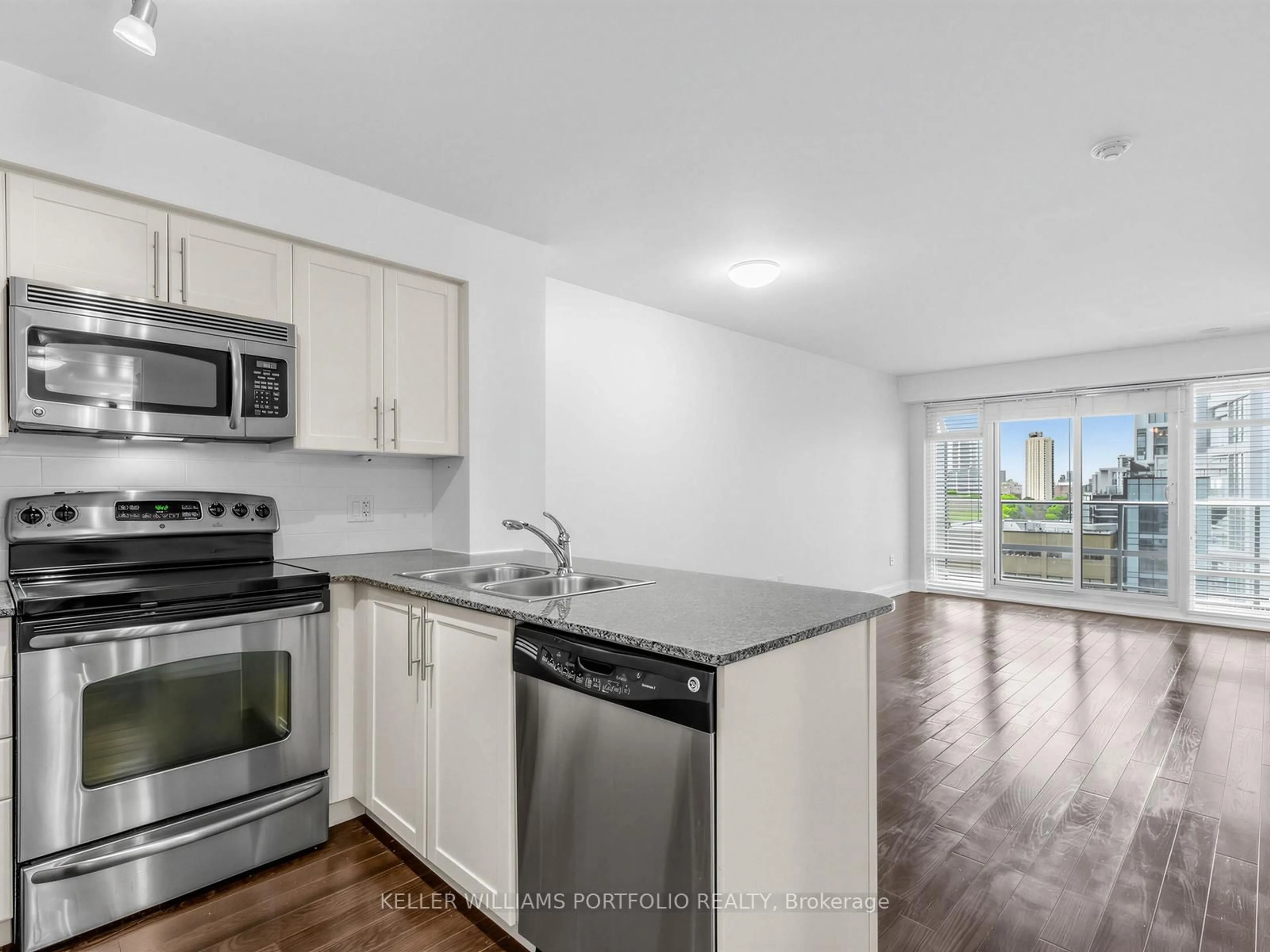 Standard kitchen, unknown for 2191 Yonge St #904, Toronto Ontario M4S 3H8