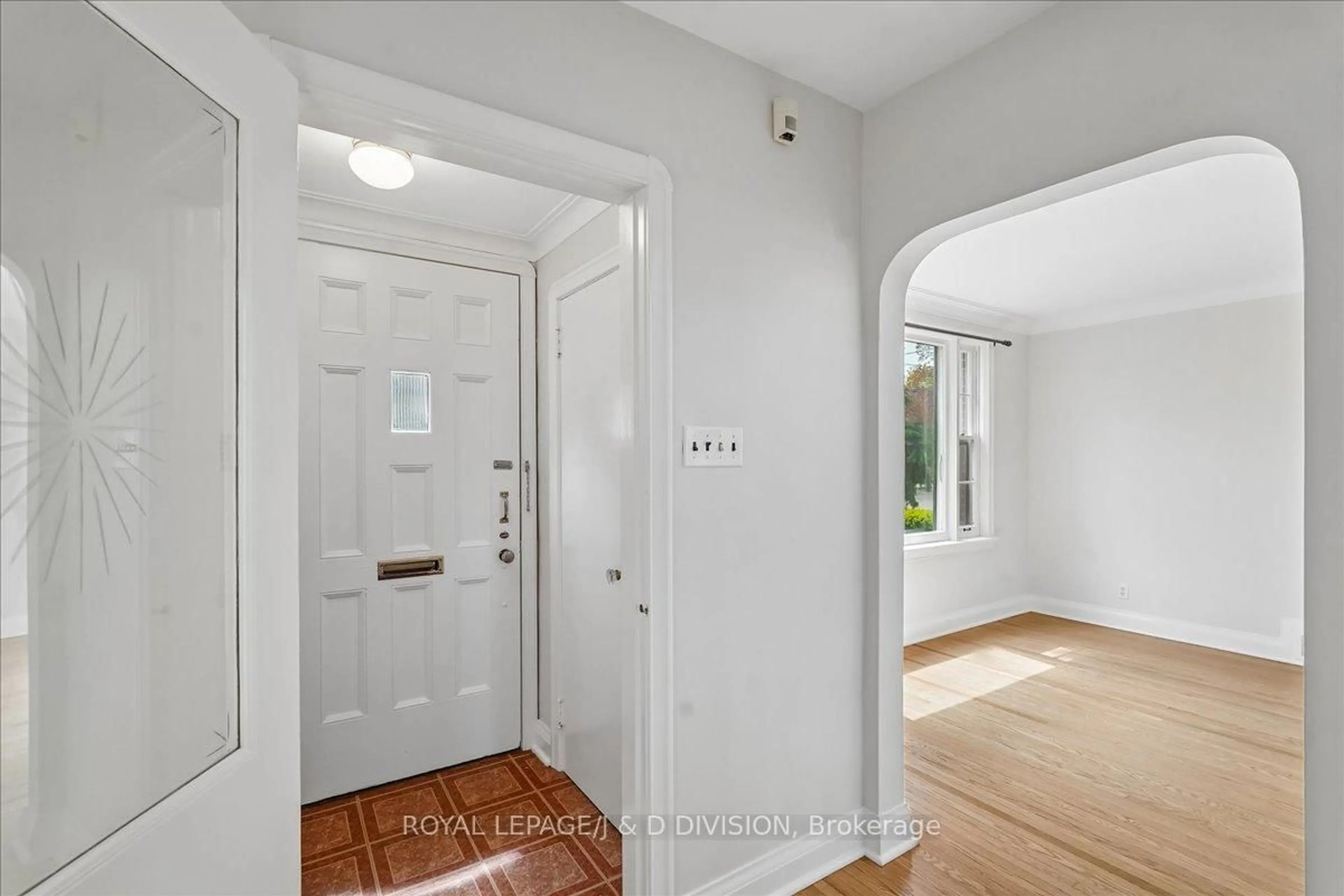 Indoor entryway for 310 Glencairn Ave, Toronto Ontario M5N 1T9