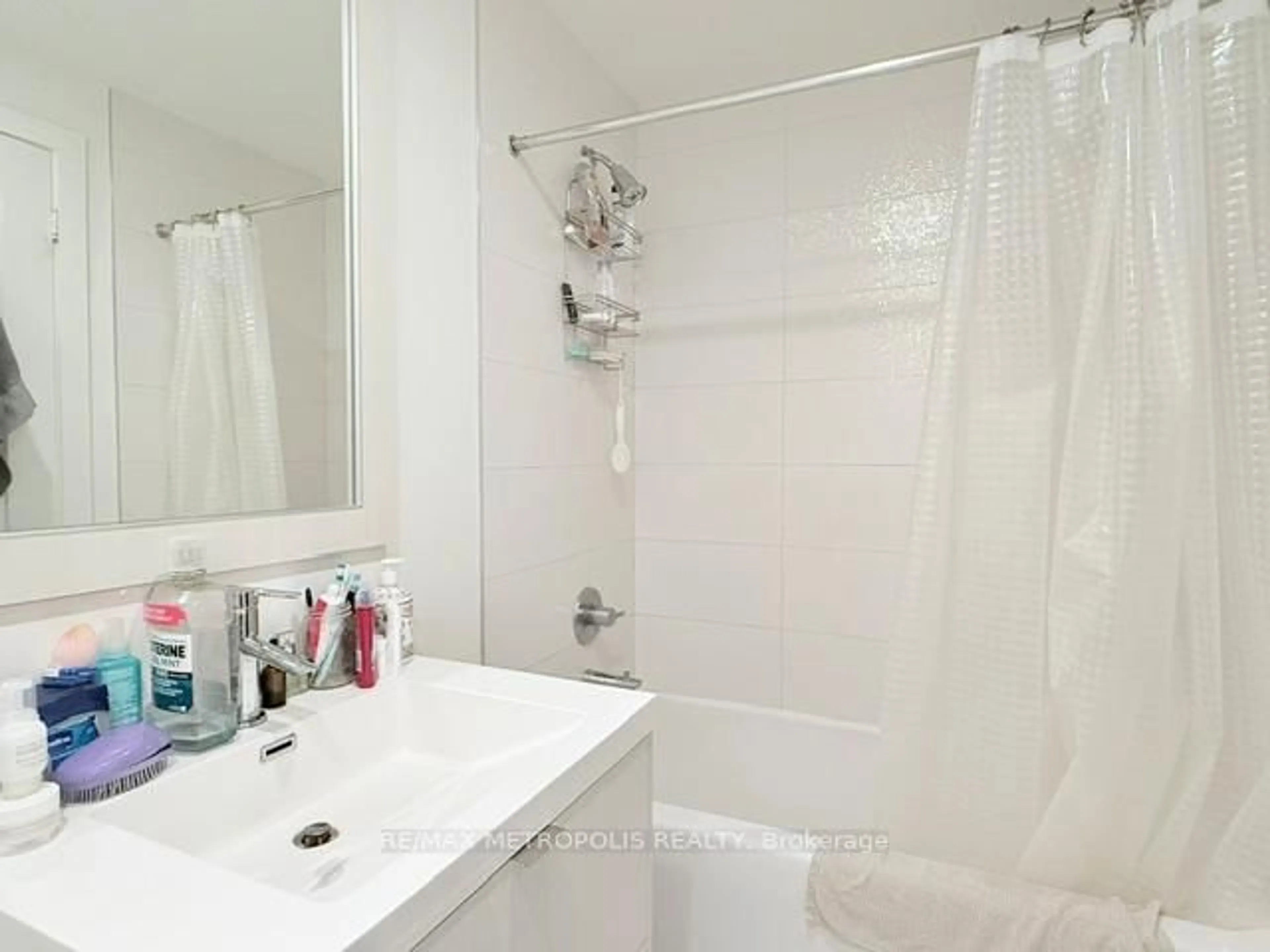Standard bathroom, ceramic/tile floor for 38 Cameron St #1120, Toronto Ontario M5T 0C3
