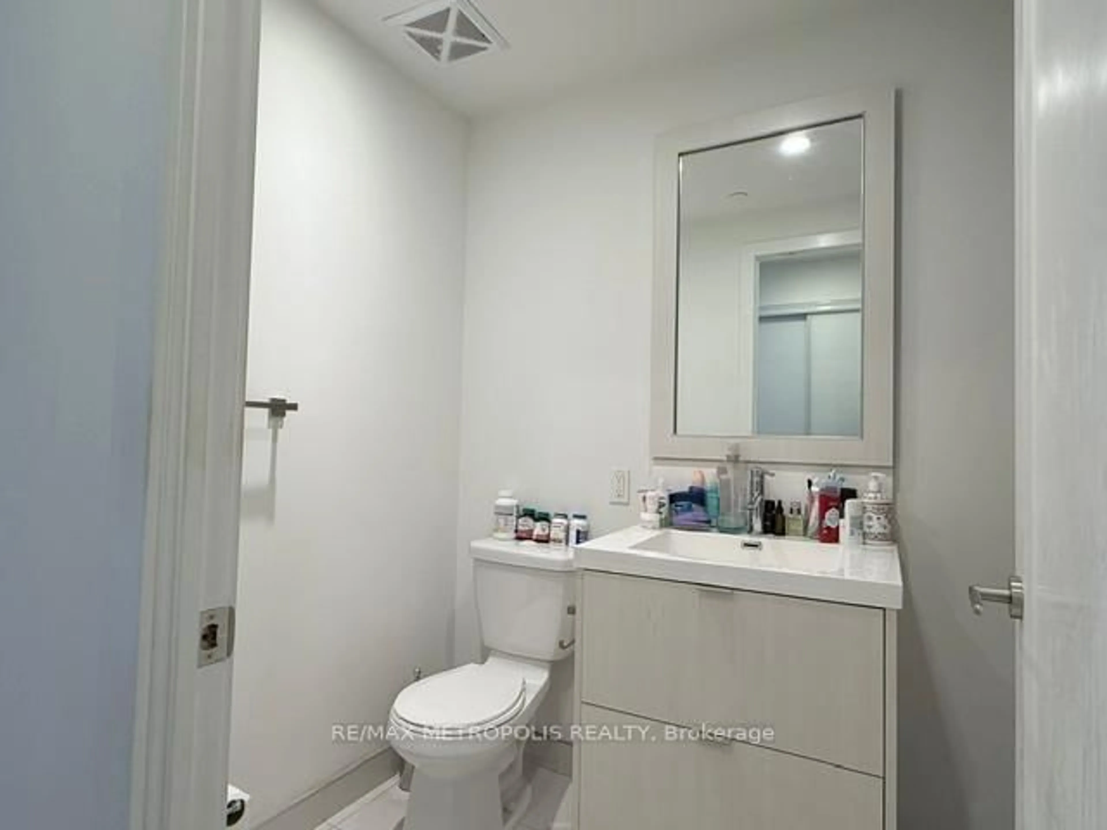 Standard bathroom, unknown for 38 Cameron St #1120, Toronto Ontario M5T 0C3