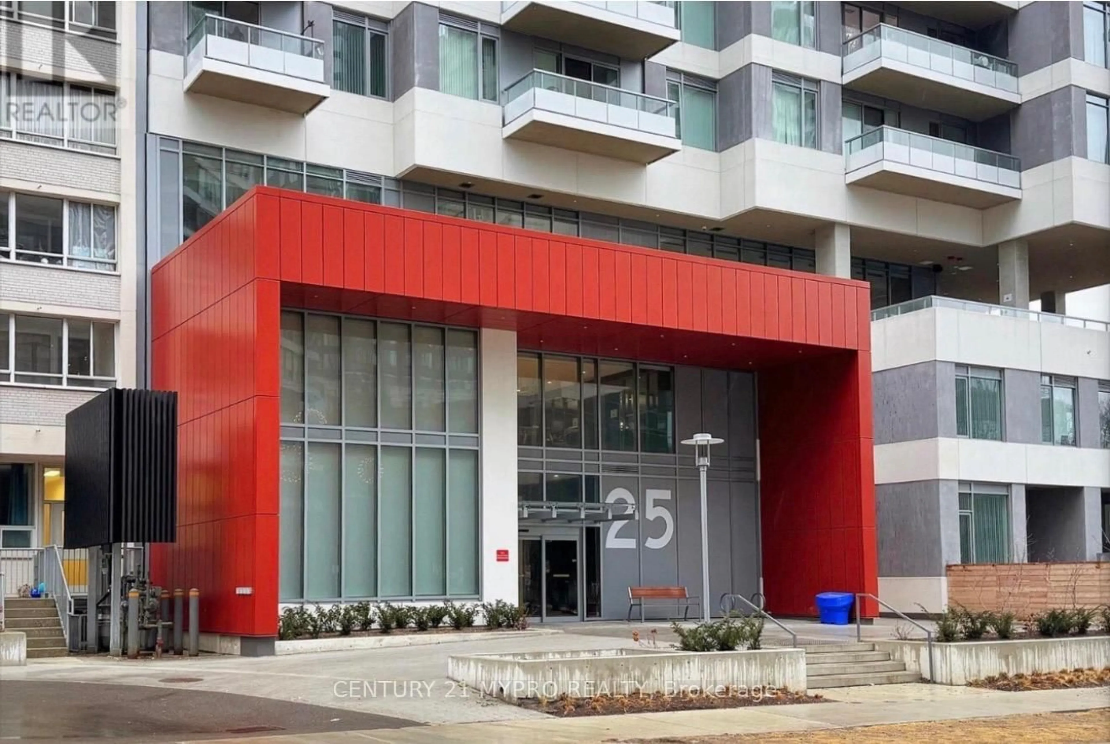 Indoor foyer for 25 Holly St #703, Toronto Ontario M4S 0E3