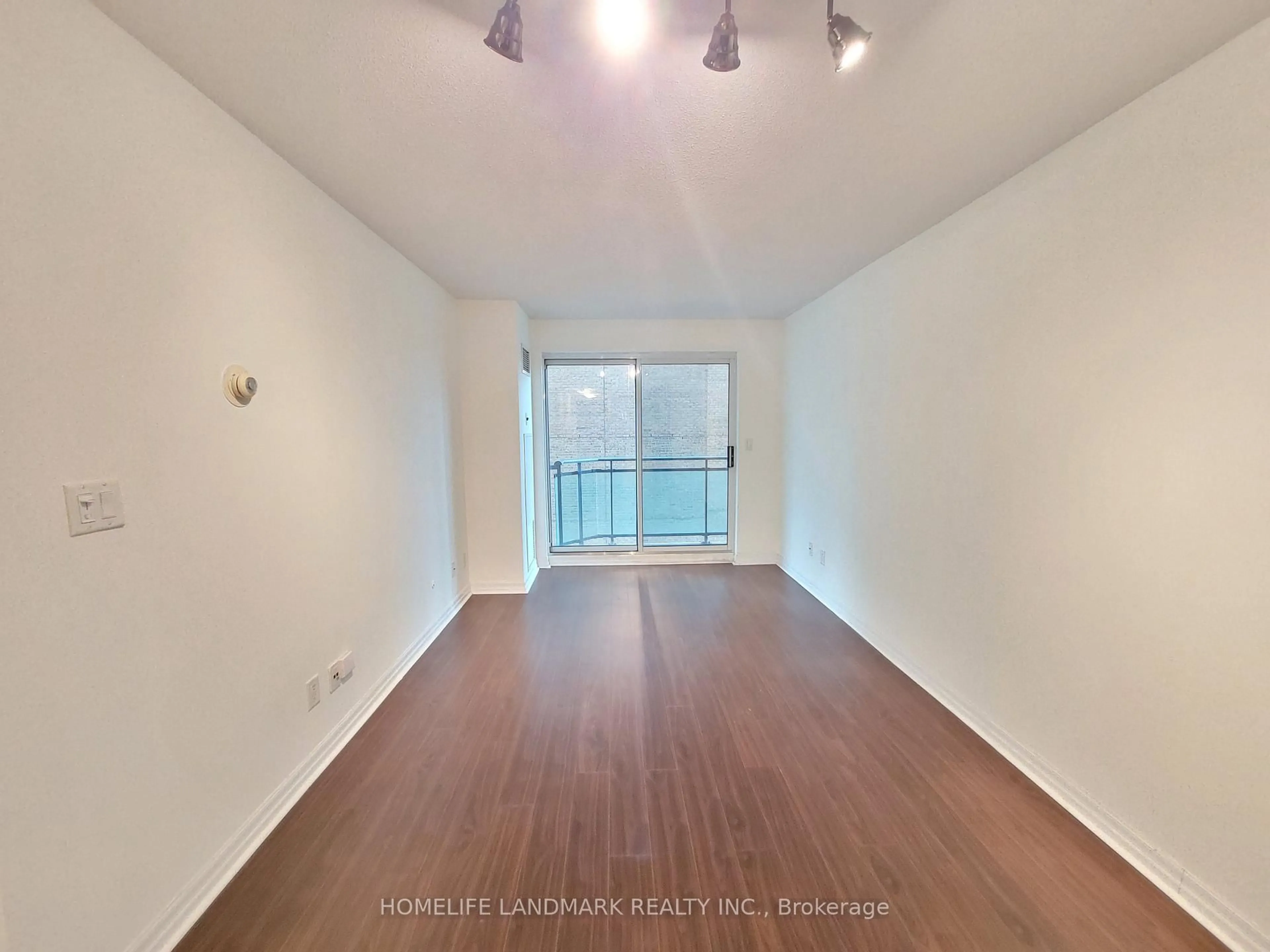 A pic of a room for 300 bloor St #912, Toronto Ontario M4W 3Y2