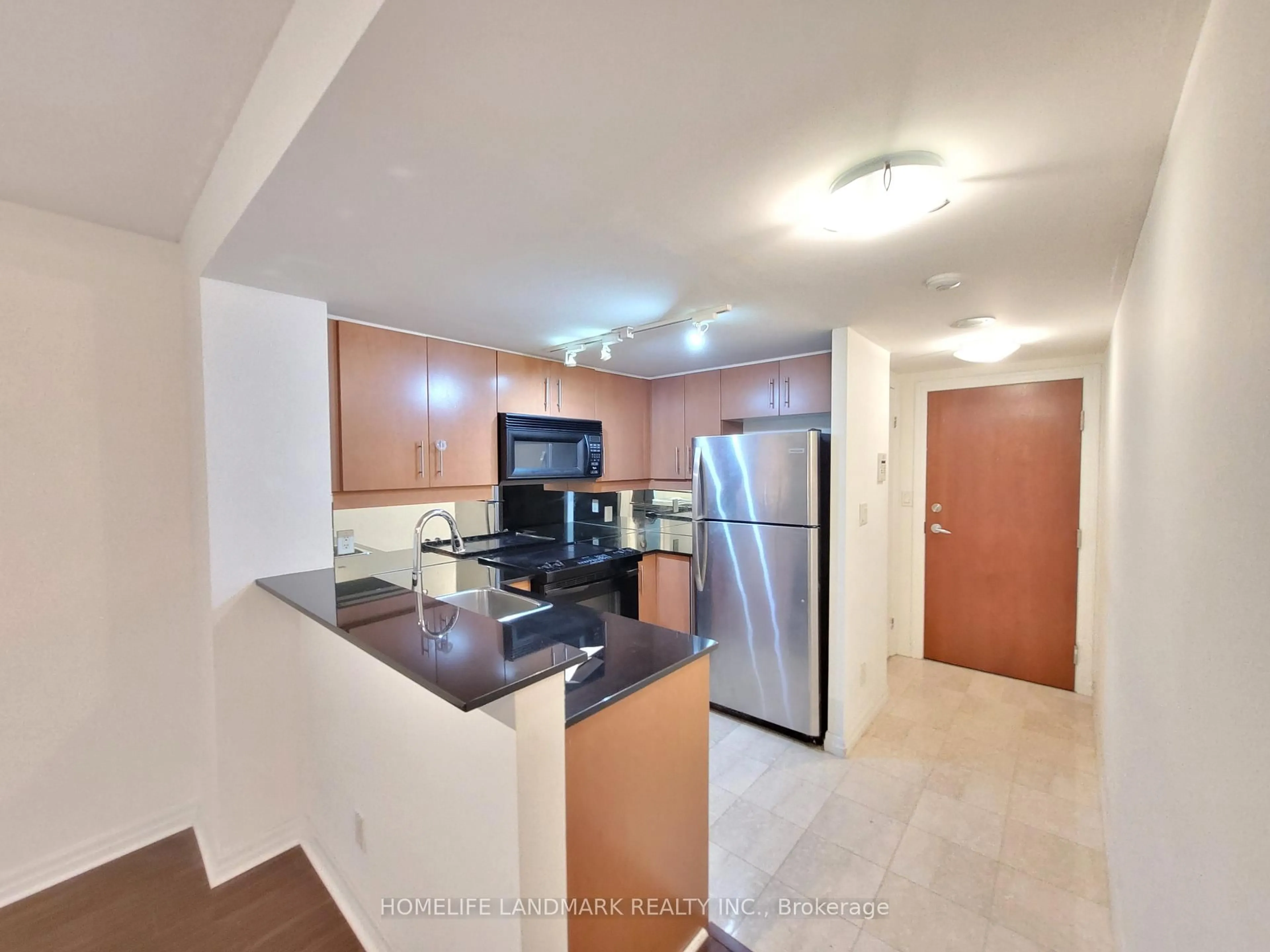 Standard kitchen, ceramic/tile floor for 300 bloor St #912, Toronto Ontario M4W 3Y2