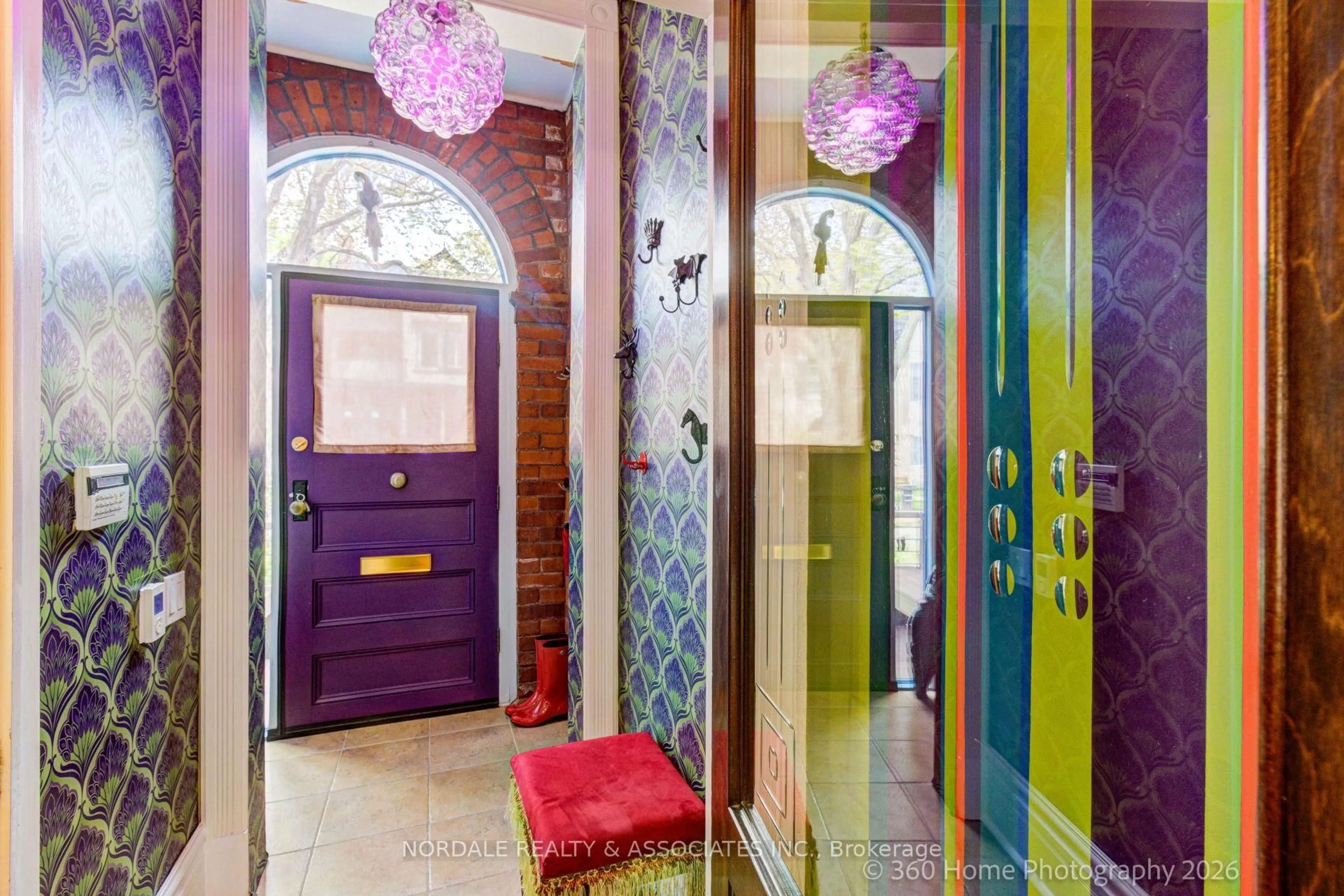 Indoor foyer for 170 Howland Ave, Toronto Ontario M5R 3B6