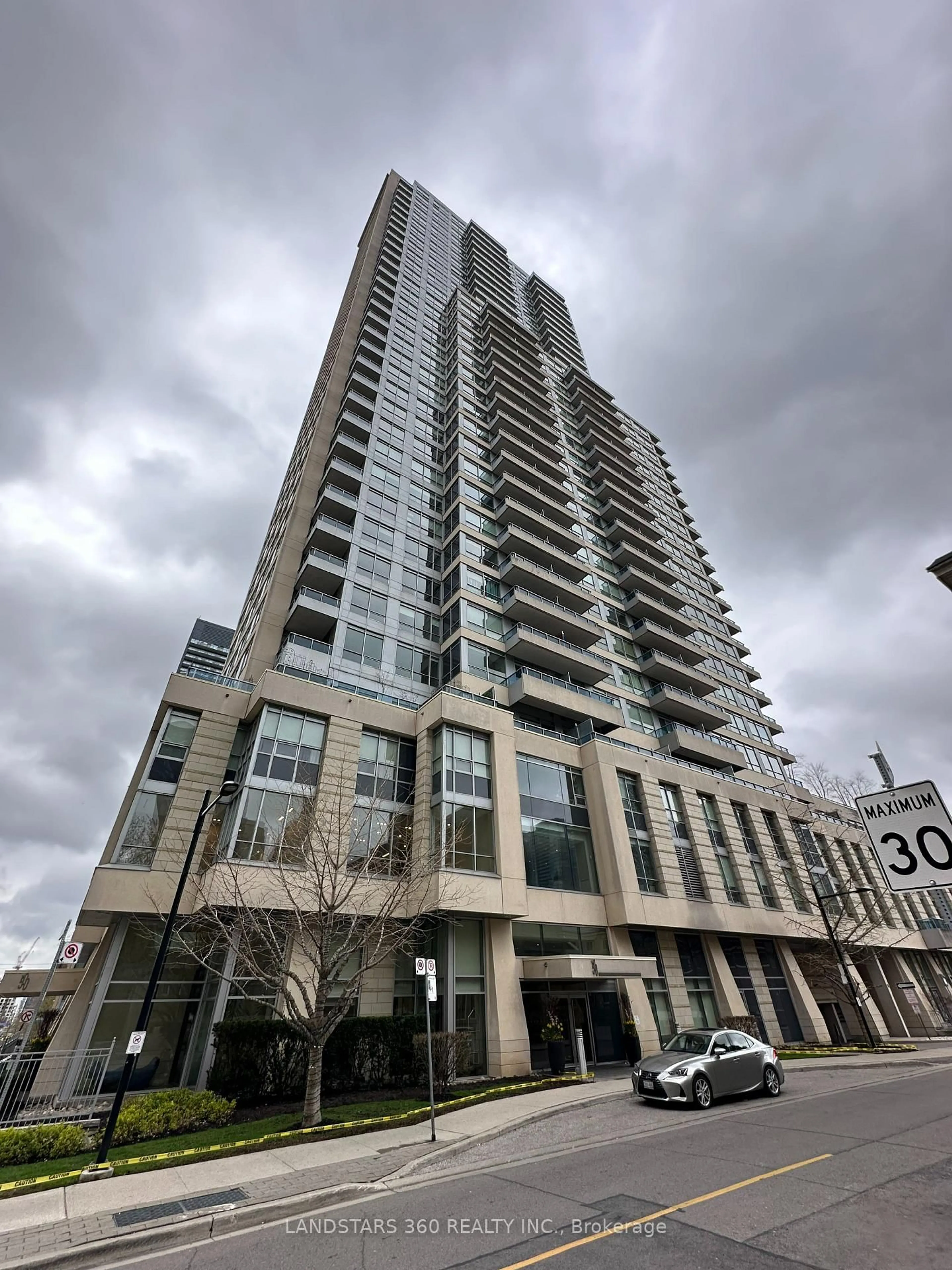 Indoor foyer for 500 Sherbourne St #1702, Toronto Ontario M4X 1L1
