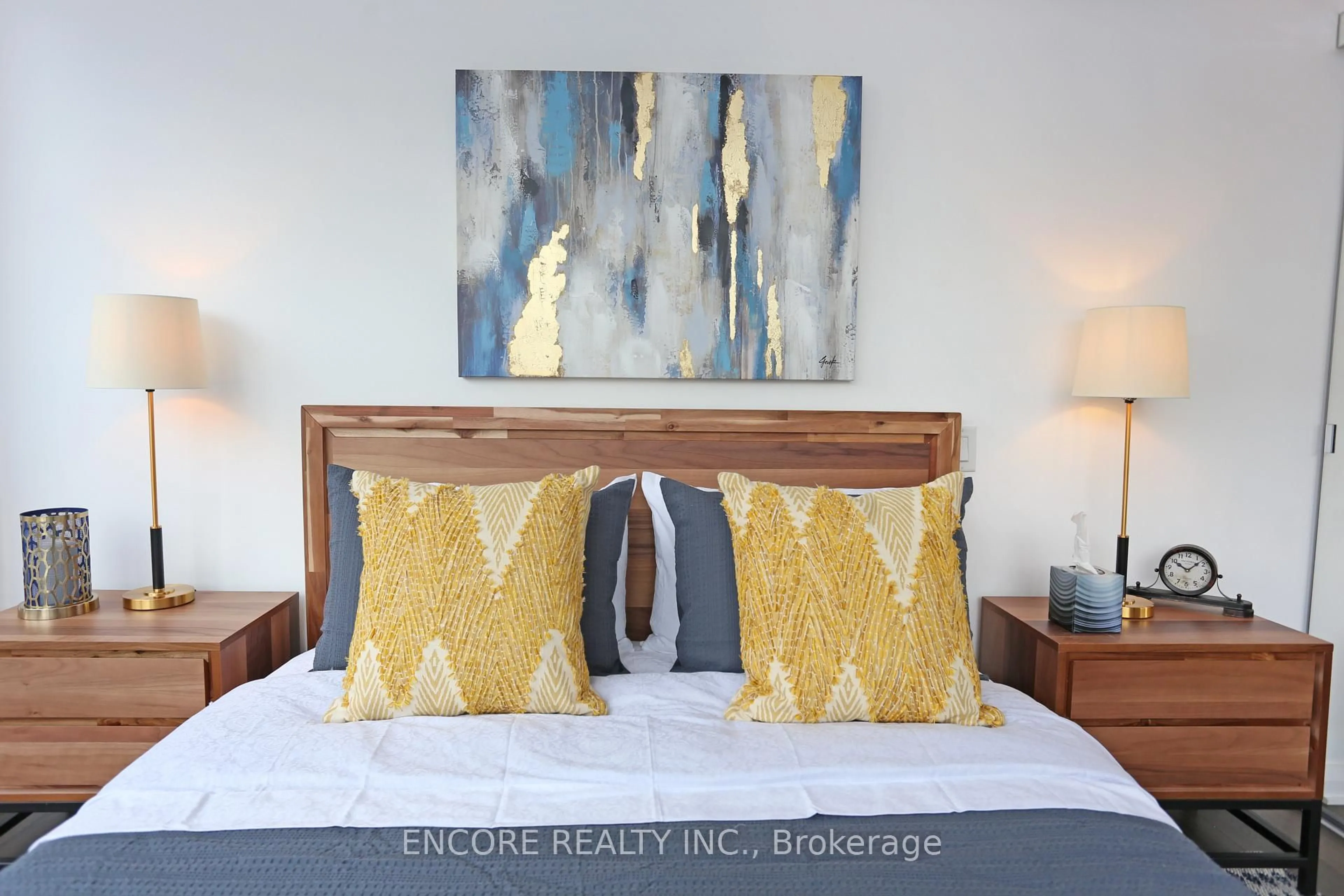 Bedroom with bed, wood/laminate floor for 155 Yorkville Ave #707, Toronto Ontario M5R 1C4