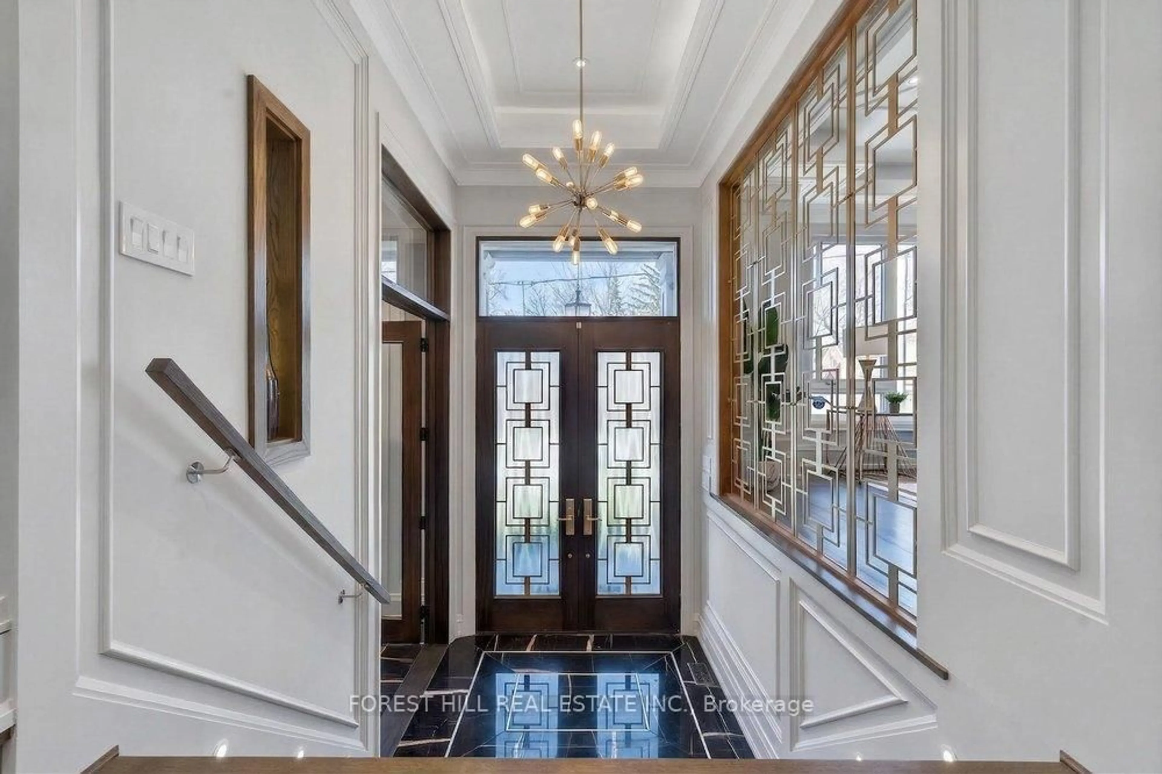 Indoor entryway for 215 Elmhurst Ave, Toronto Ontario M2N 1S2