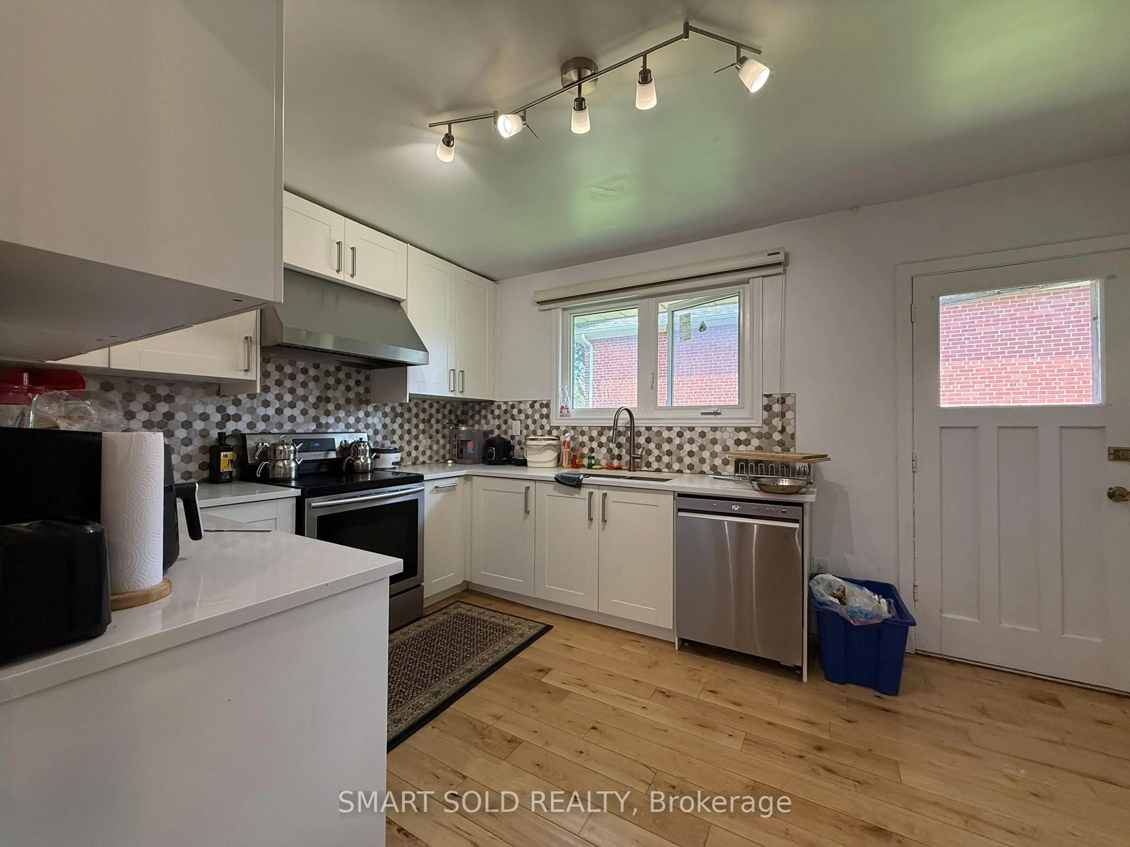 Open concept kitchen, unknown for 30 Caswell Dr, Toronto Ontario M2M 3L9