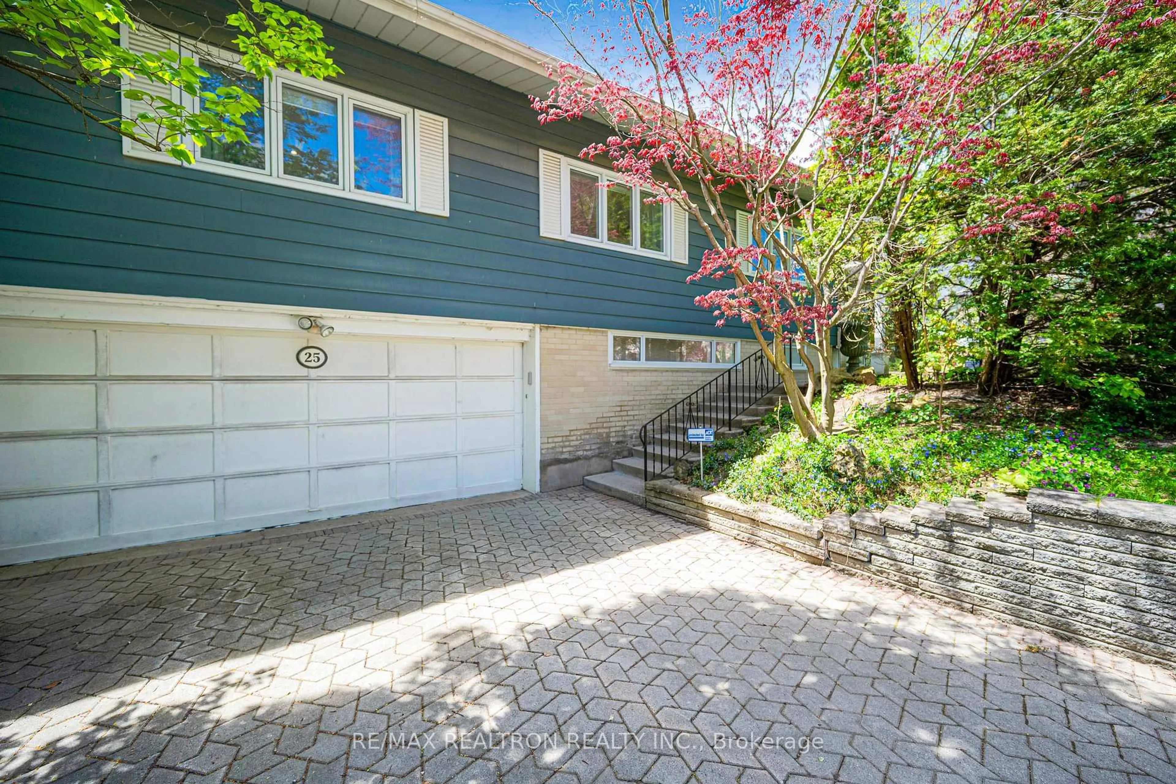 Unknown for 25 Vernham Crt, Toronto Ontario M2L 2B3