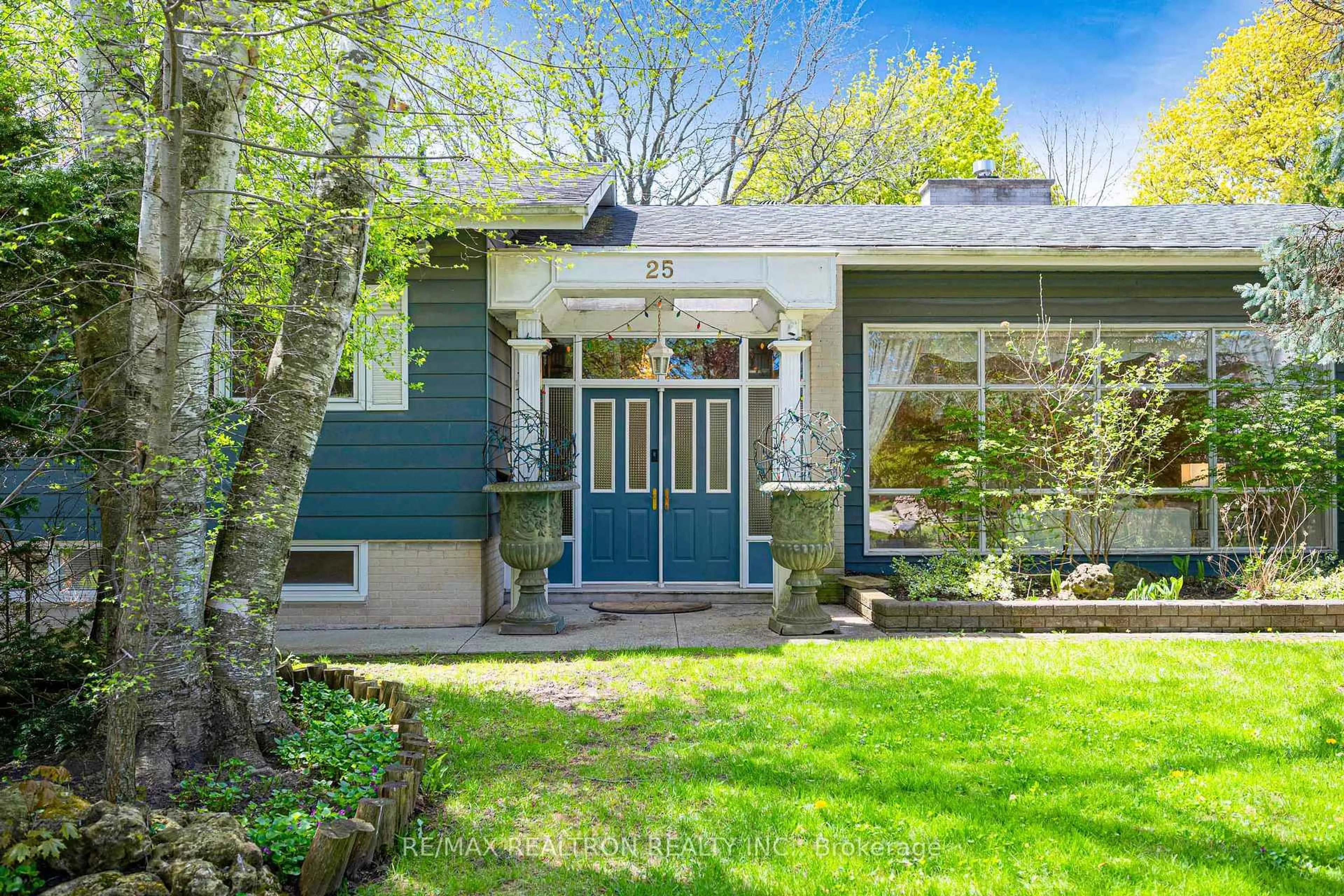 Unknown for 25 Vernham Crt, Toronto Ontario M2L 2B3