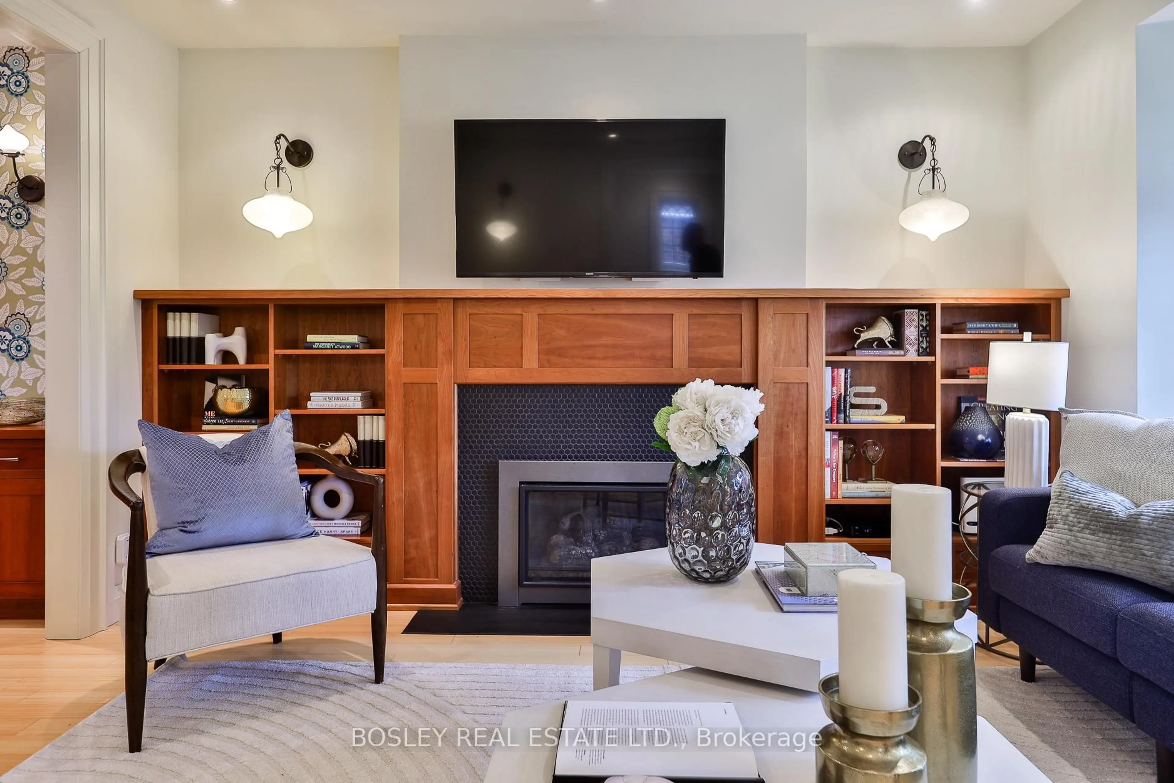 Living room with furniture, unknown for 164 Hanna Rd, Toronto Ontario M4G 3N8