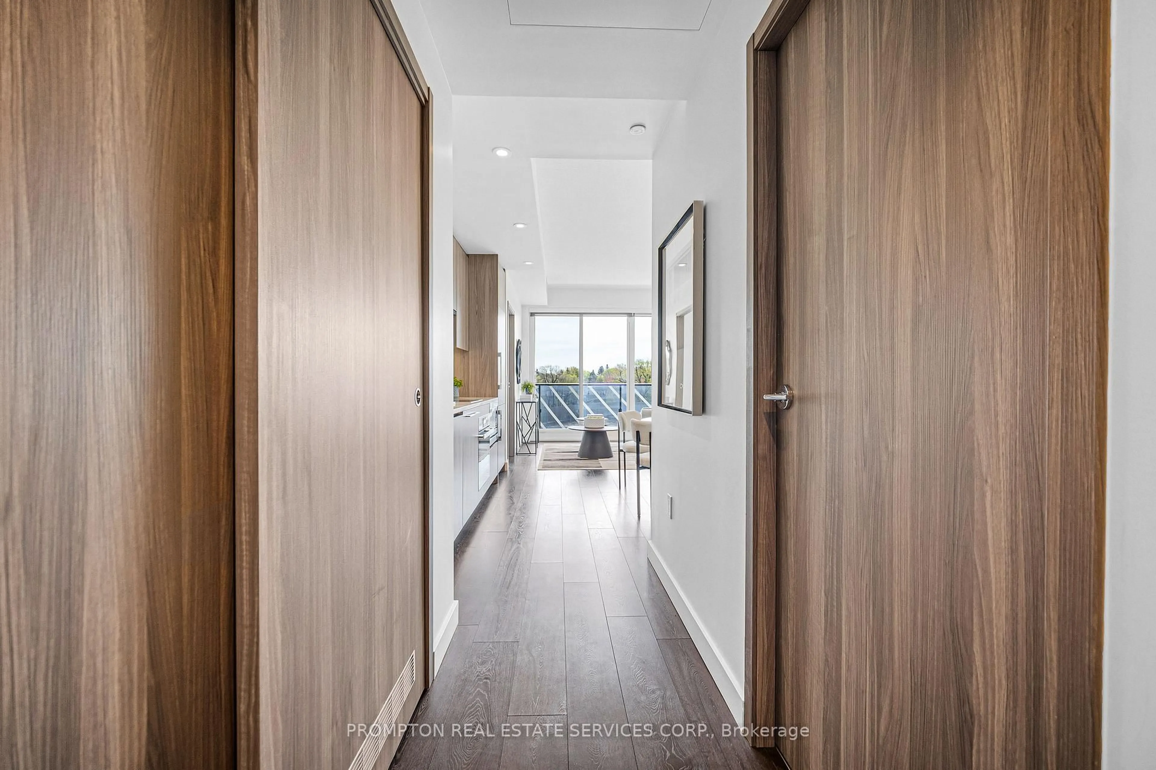 Indoor entryway for 95 Mcmahon Dr #703, Toronto Ontario M2K 0H1