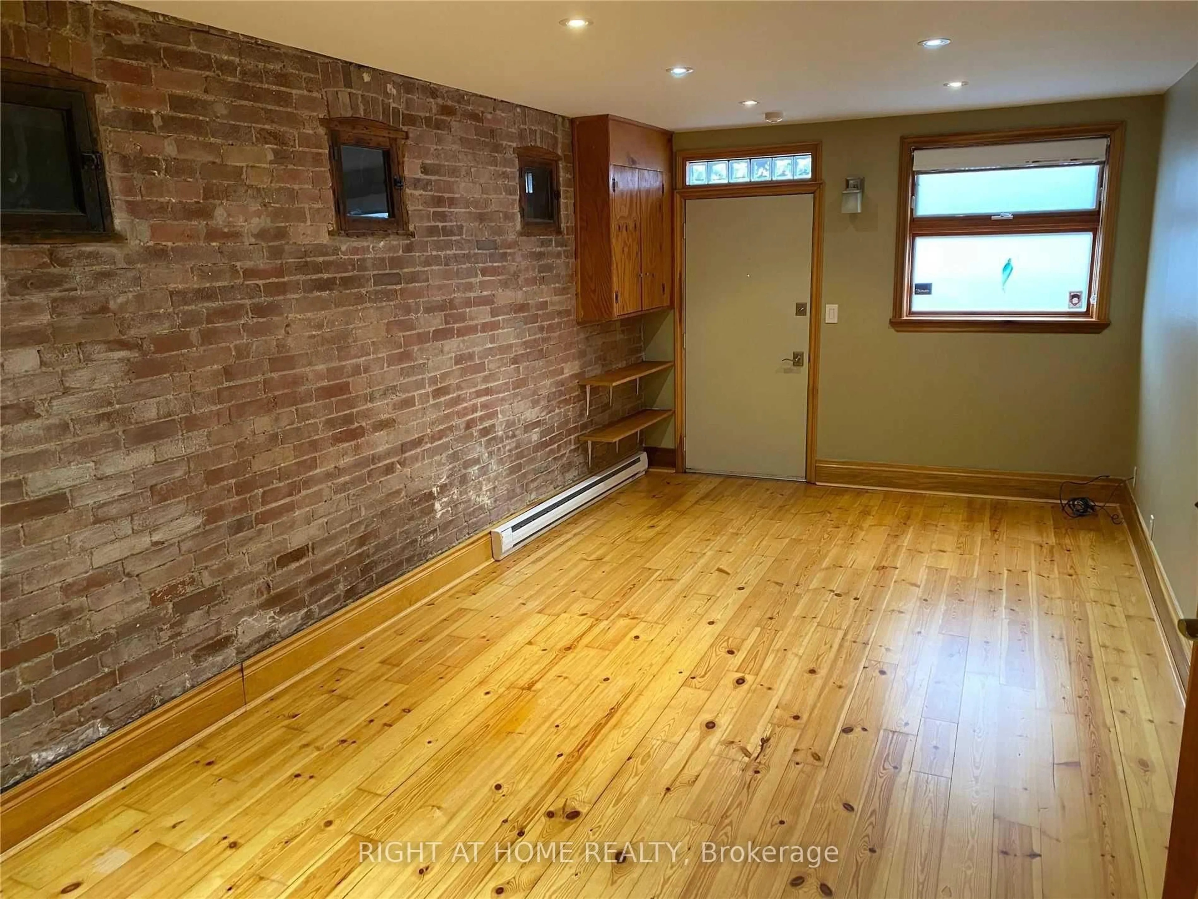 A pic of a room for 22 Croft St, Toronto Ontario M5S 2N8