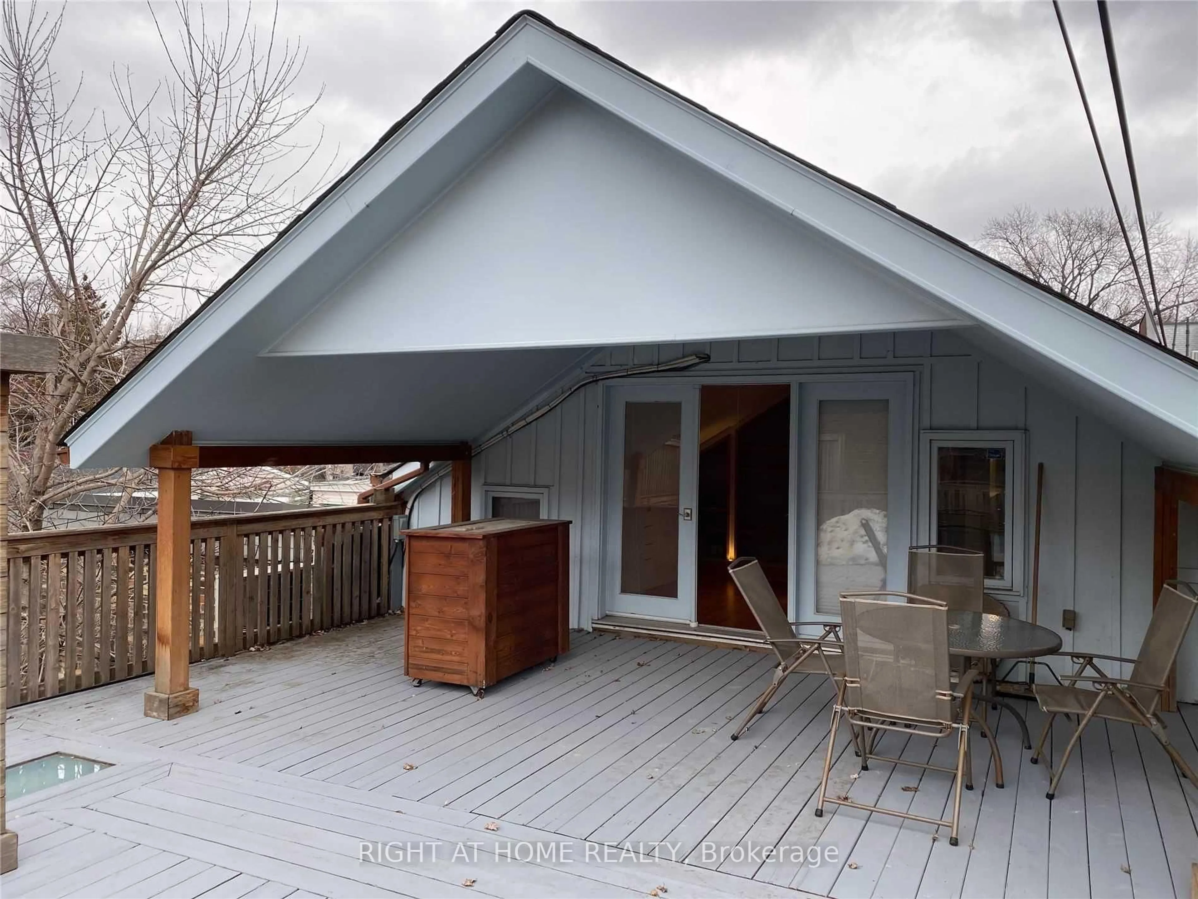 Unknown for 22 Croft St, Toronto Ontario M5S 2N8