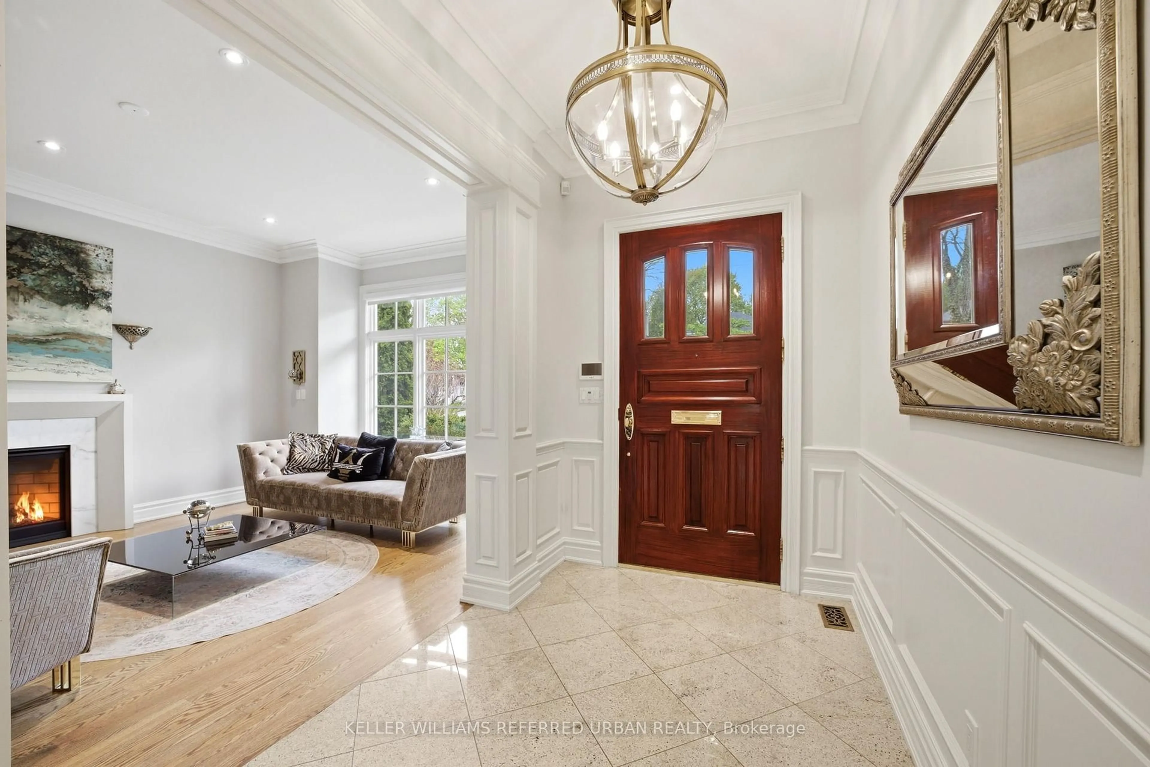 Indoor entryway for 41 Wentworth Ave, Toronto Ontario M2N 1T5