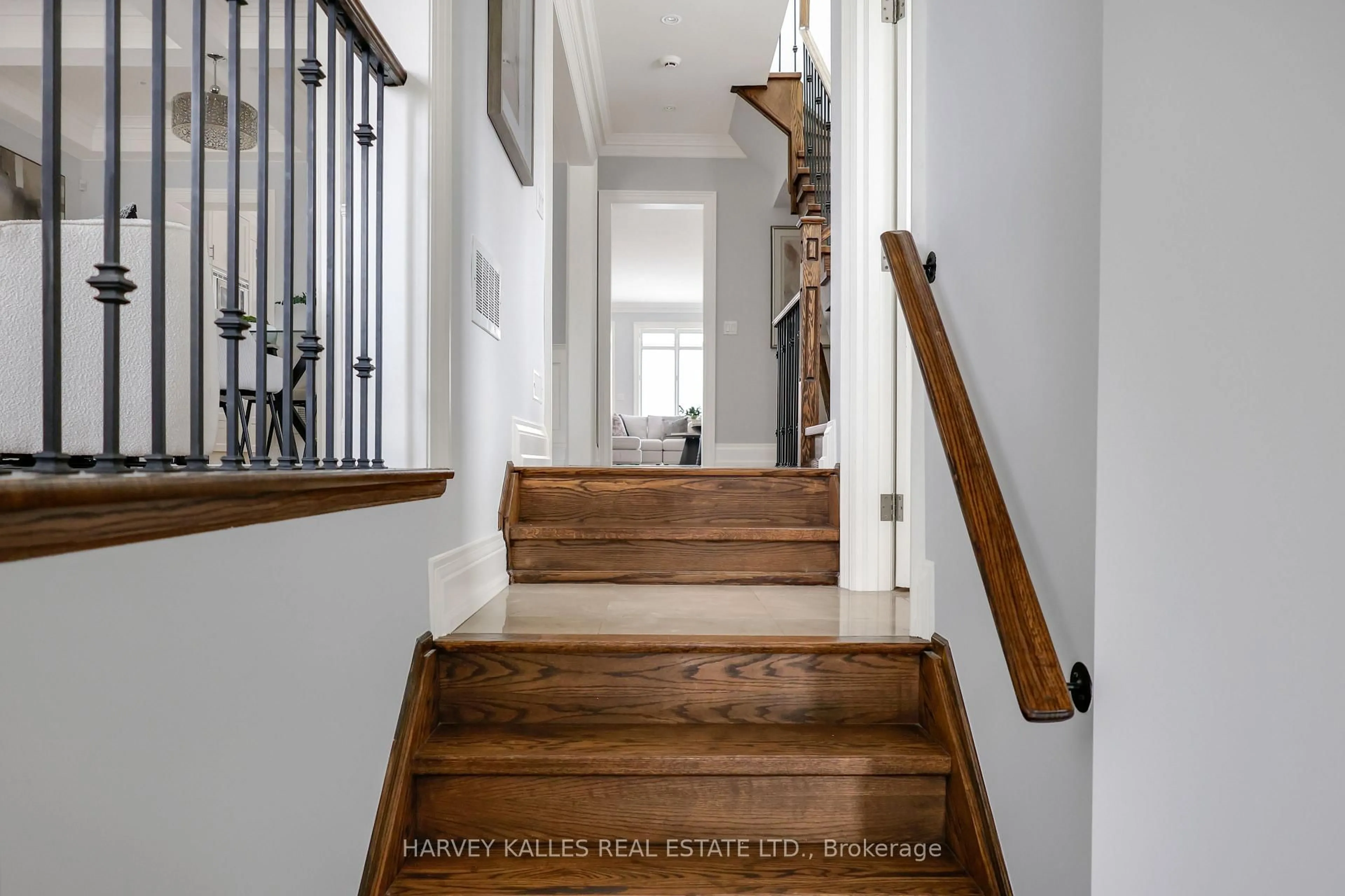 Stairs for 177 Churchill Ave, Toronto Ontario M2N 1Z3