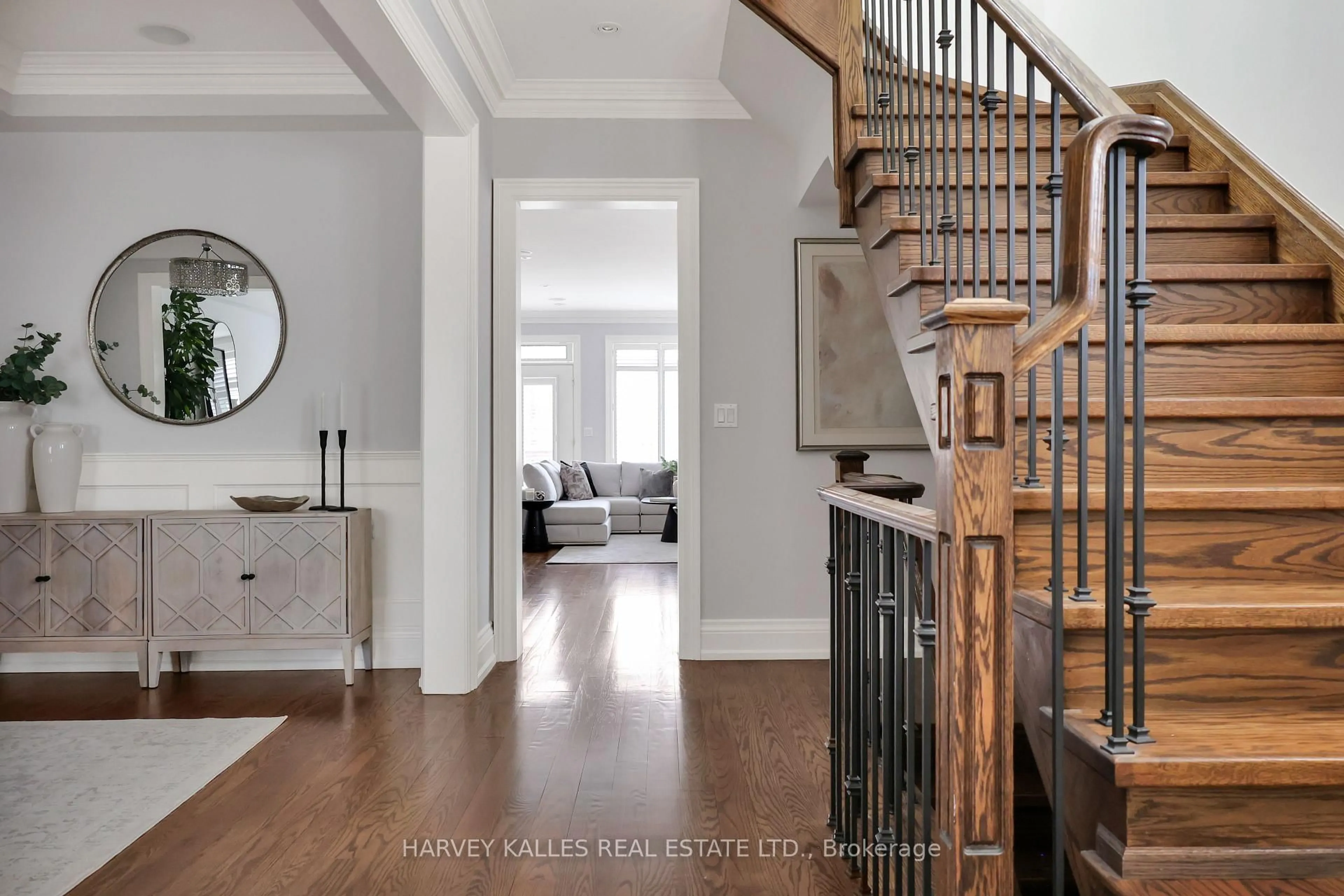 Indoor entryway for 177 Churchill Ave, Toronto Ontario M2N 1Z3