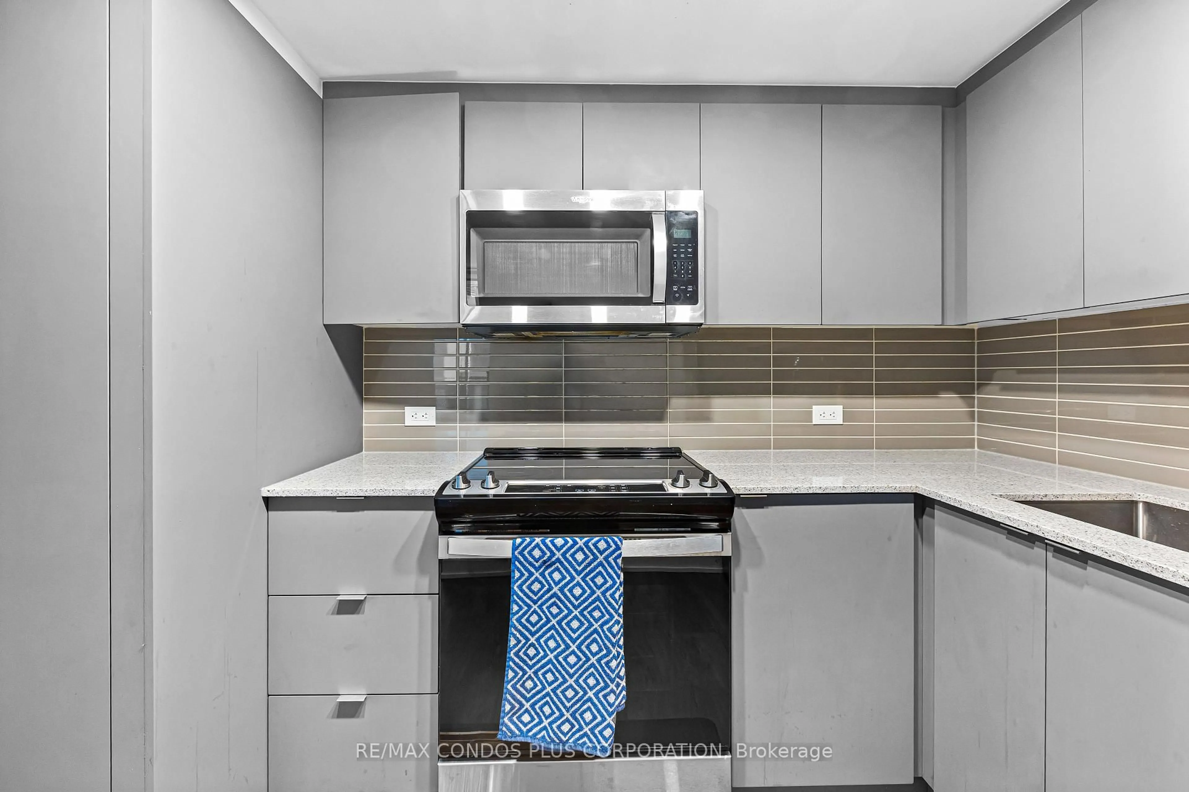 Standard kitchen, ceramic/tile floor for 30 Tretti Way #311, Toronto Ontario M3H 0E3