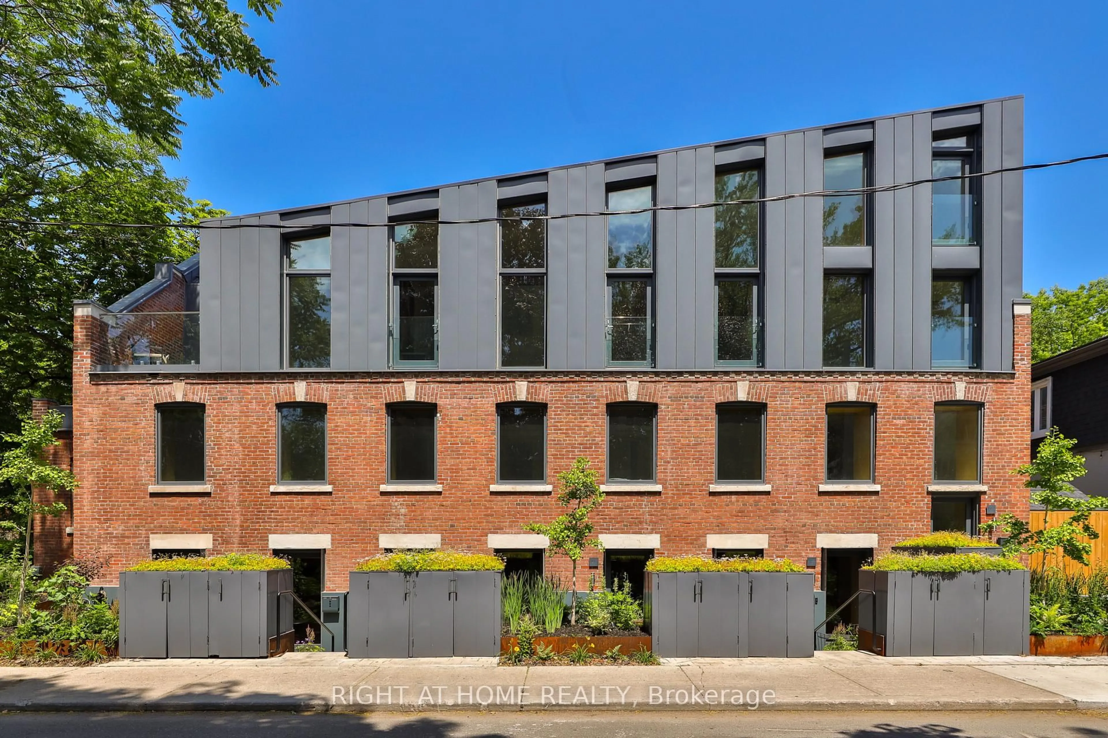 Home with brick exterior material, street for 225 Brunswick Ave #PH 2, Toronto Ontario M5S 2M6